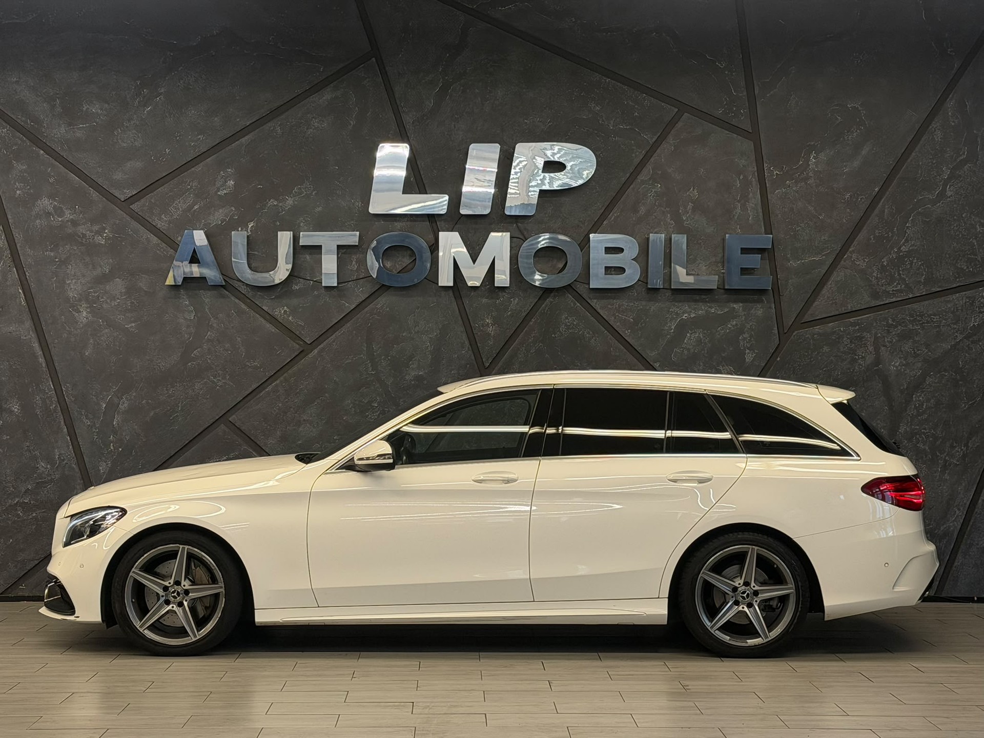 MERCEDES-BENZ C 300 AMG Line 9G-Tronic-image-3