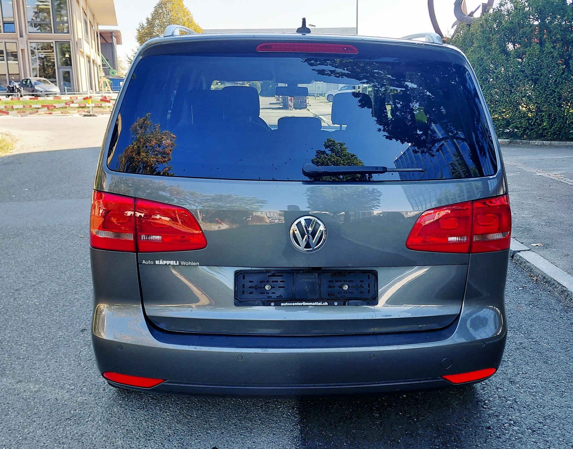 VW Touran 1.4 TSI Design DSG 7 Plätze-image-5