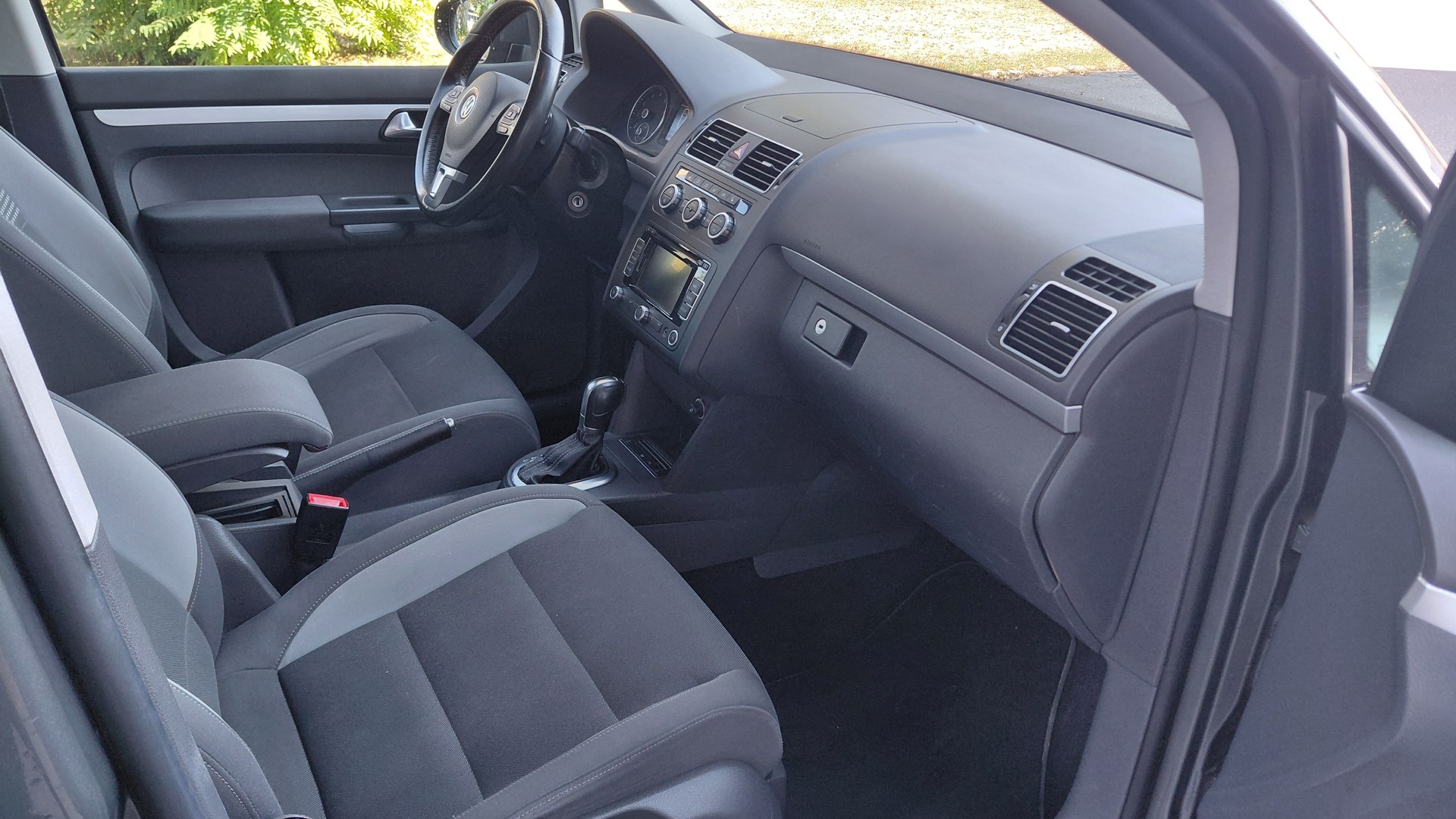VW Touran 1.4 TSI Design DSG 7 Plätze-image-8