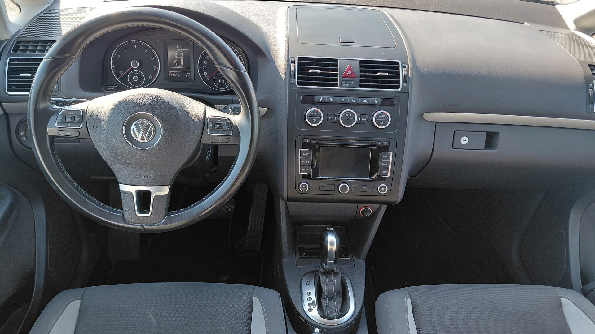 VW Touran 1.4 TSI Design DSG 7 Plätze-image-9