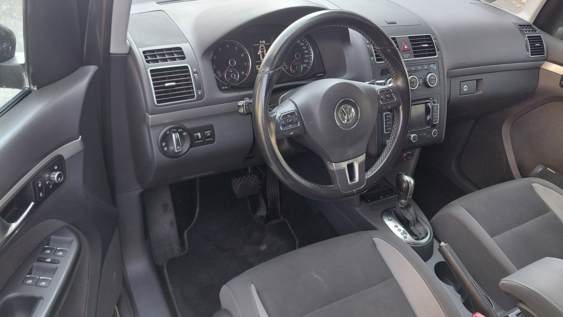 VW Touran 1.4 TSI Design DSG 7 Plätze-image-11