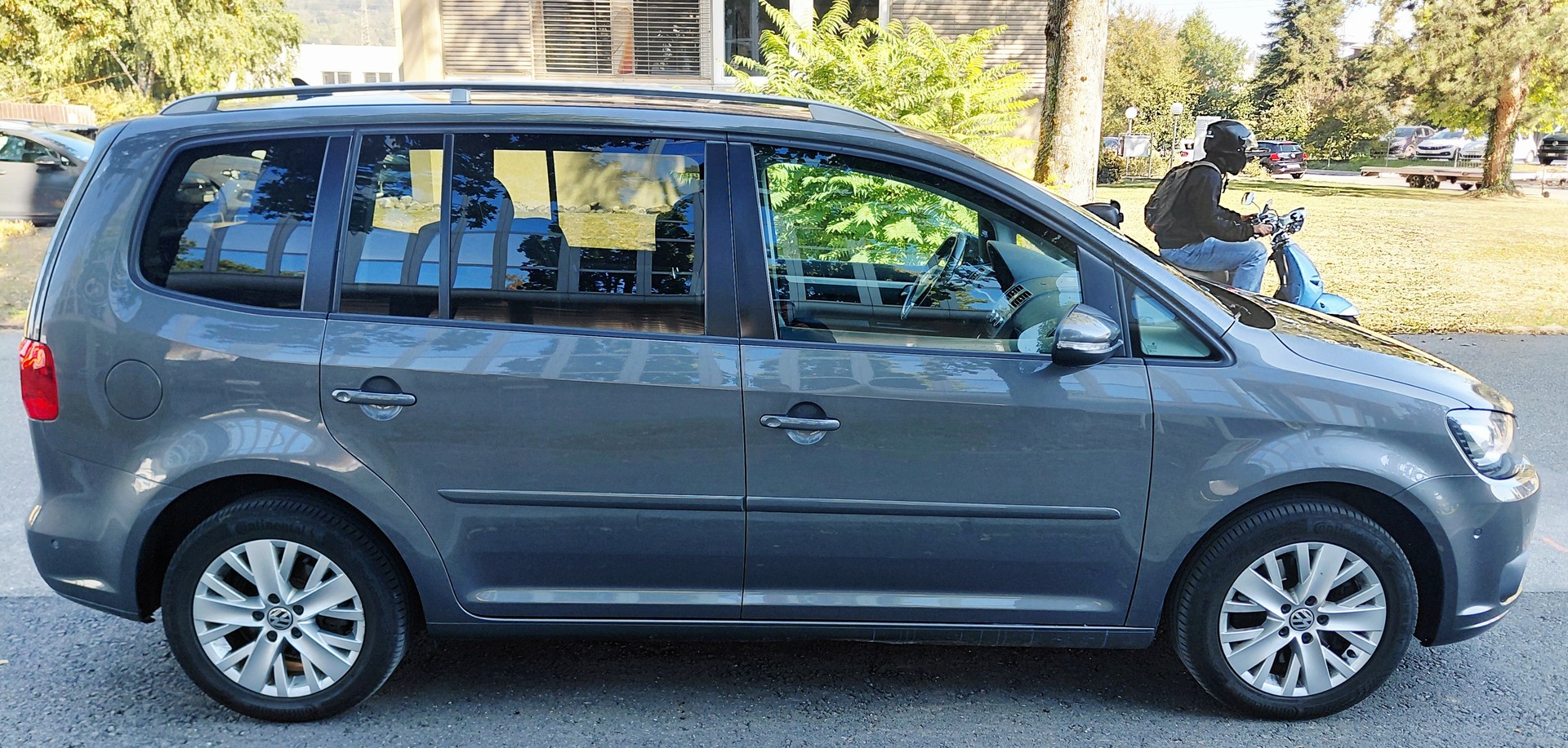 VW Touran 1.4 TSI Design DSG 7 Plätze-image-3