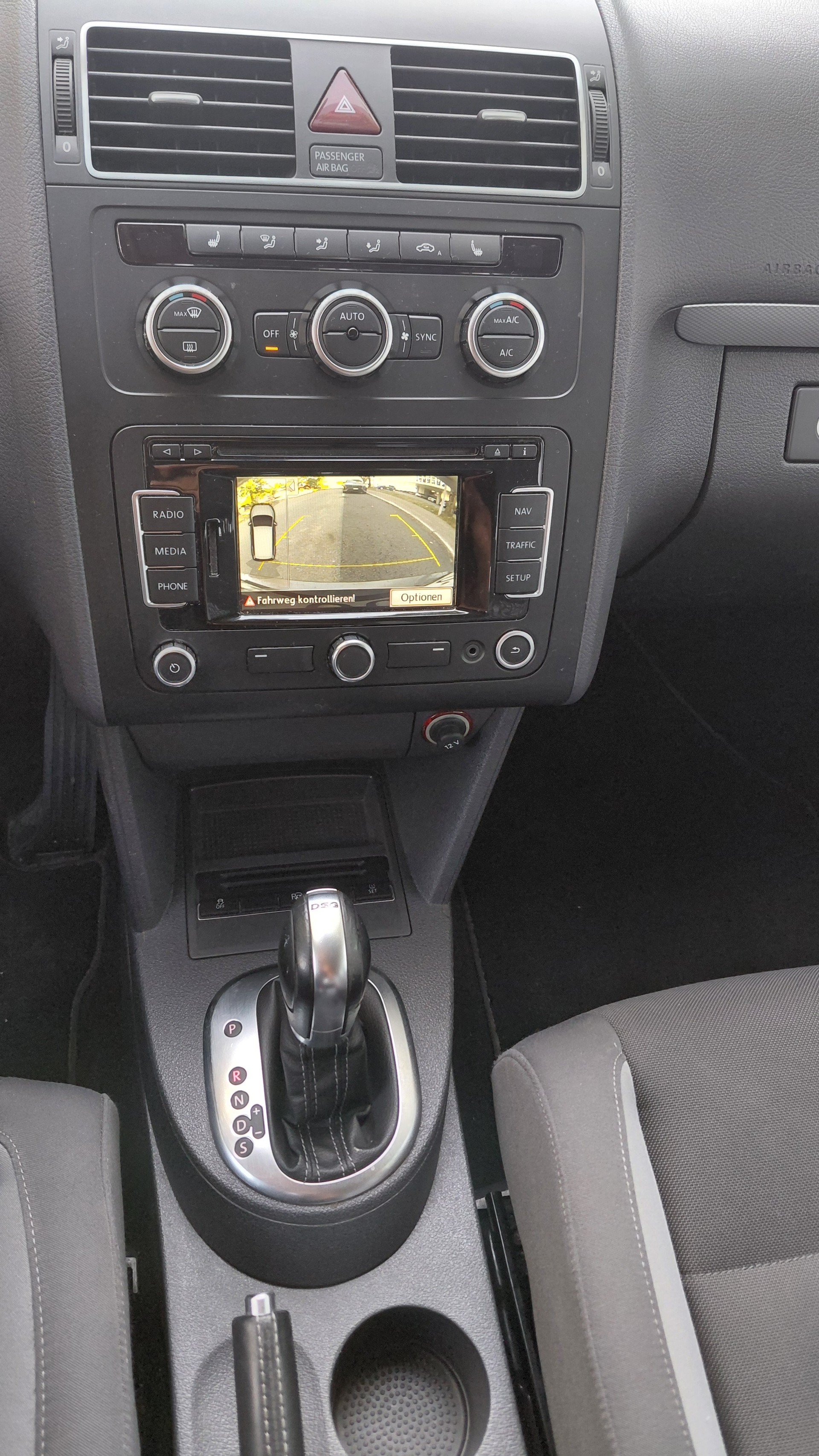 VW Touran 1.4 TSI Design DSG 7 Plätze-image-12