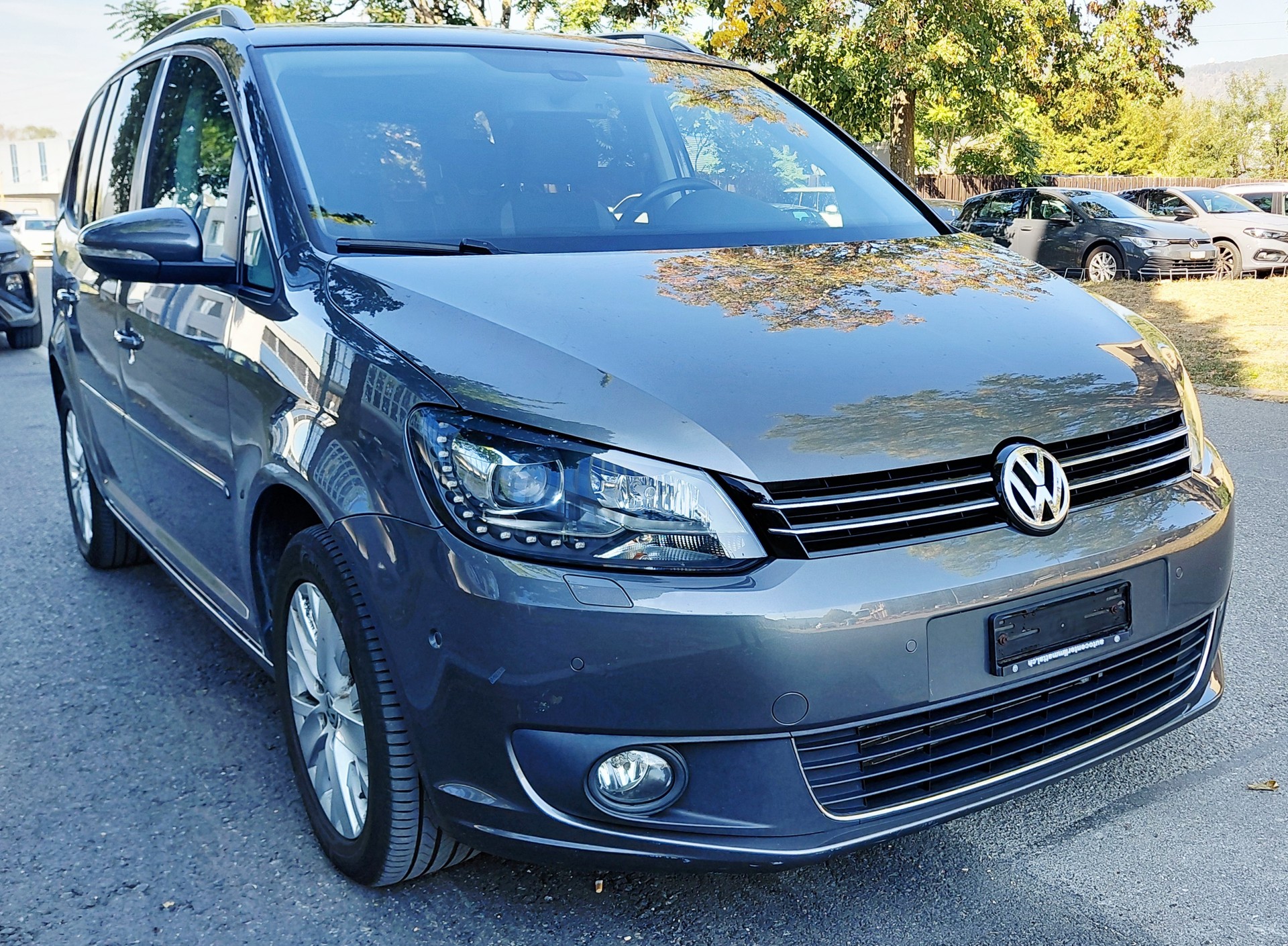 VW Touran 1.4 TSI Design DSG 7 Plätze-image-1