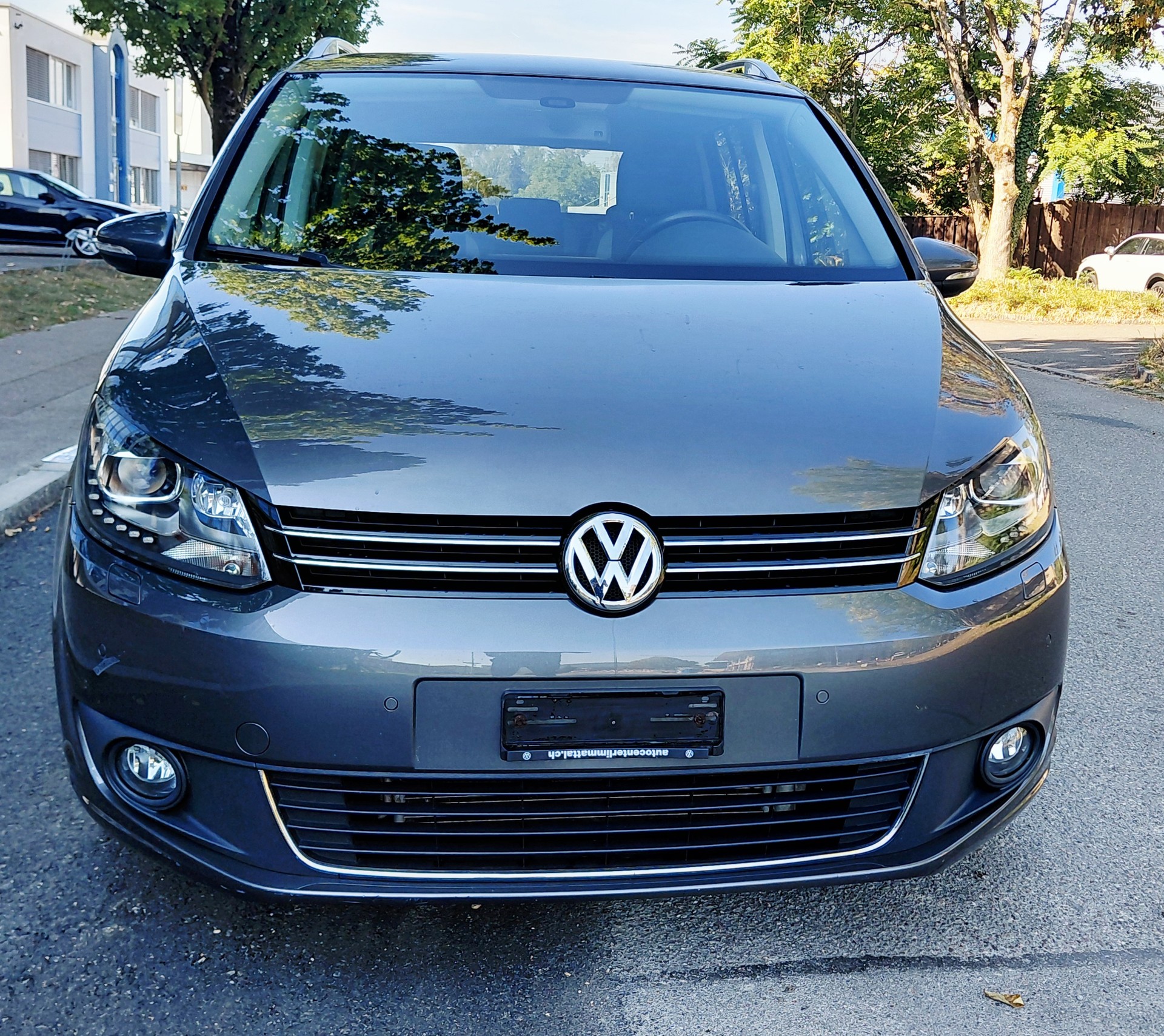 VW Touran 1.4 TSI Design DSG 7 Plätze-image-2