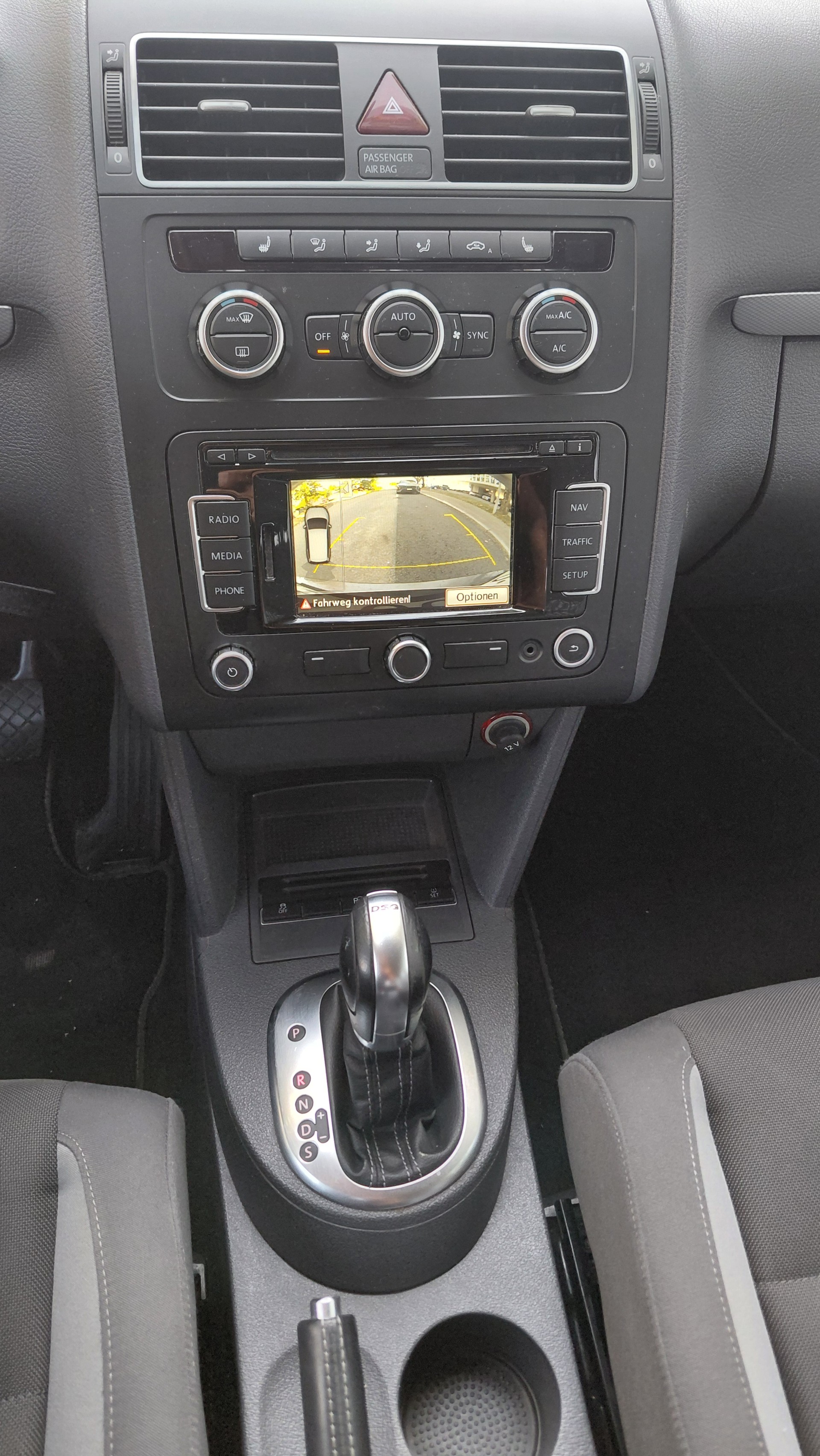VW Touran 1.4 TSI Design DSG 7 Plätze-image-14