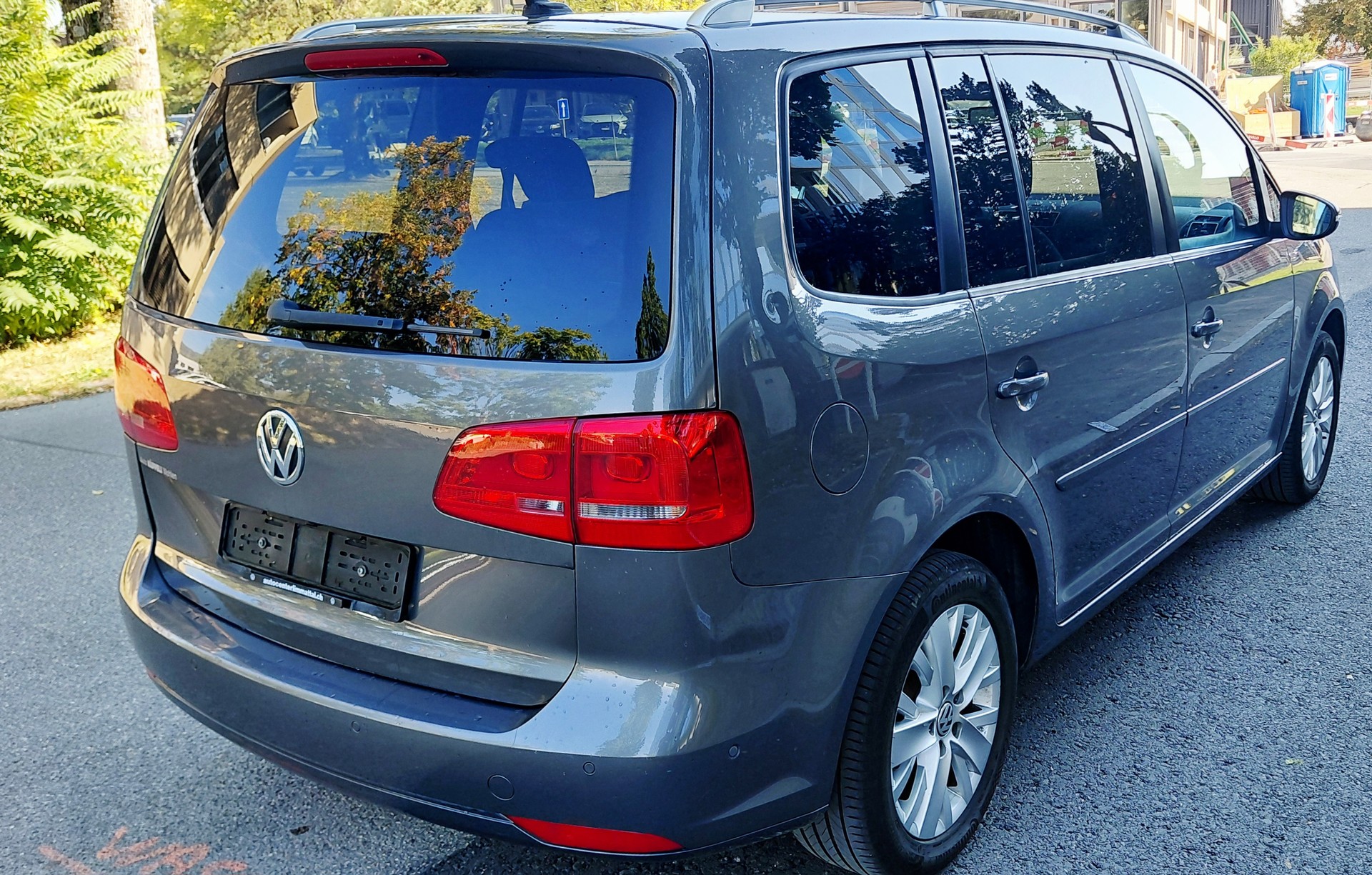 VW Touran 1.4 TSI Design DSG 7 Plätze-image-7