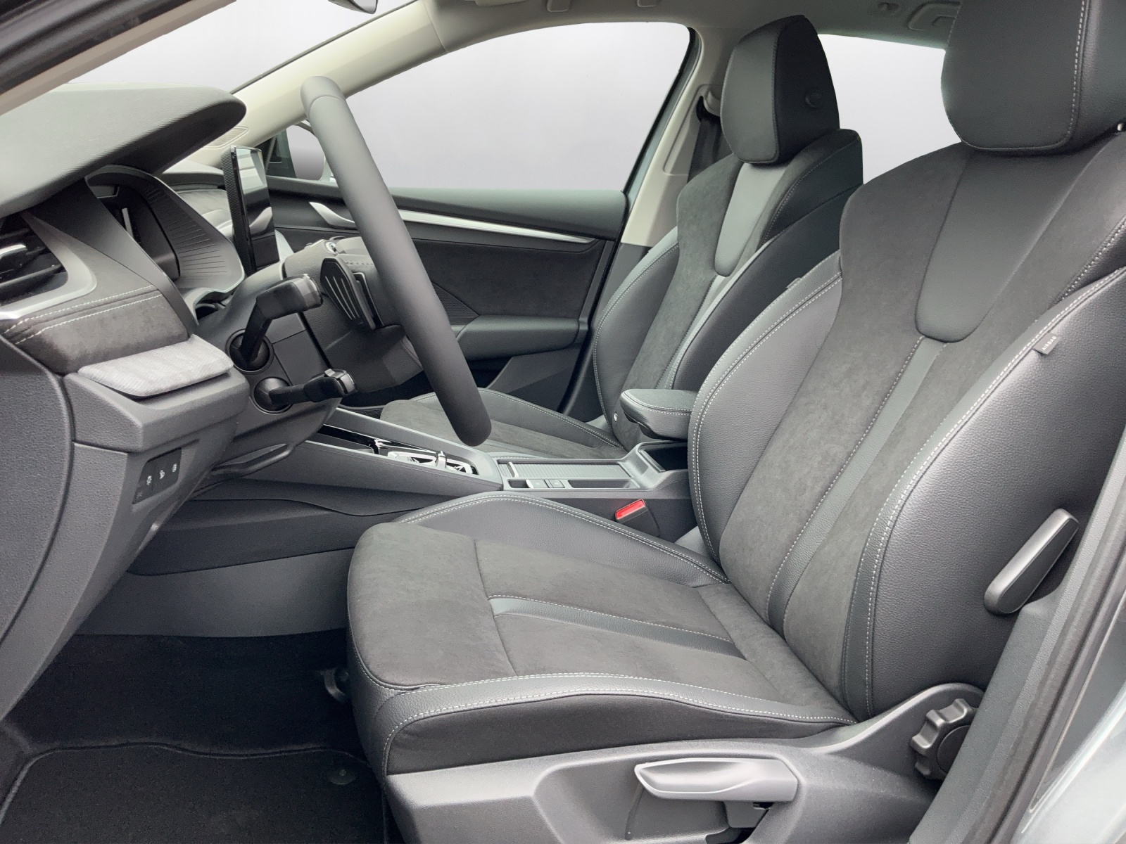 SKODA Octavia Combi 1.5 TSI mHEV DSG Sport Line-image-9