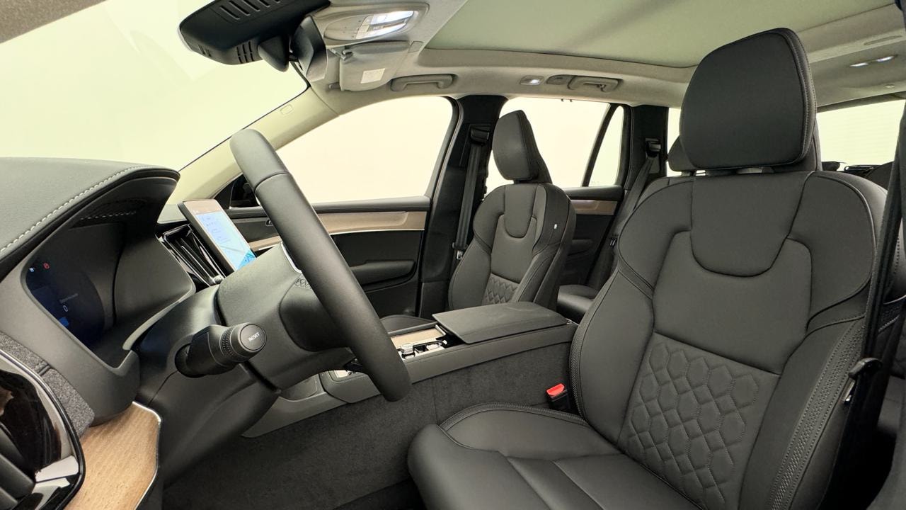 VOLVO XC90 T8 AWD PluginHybrid Ultra Dark Geartronic-image-4