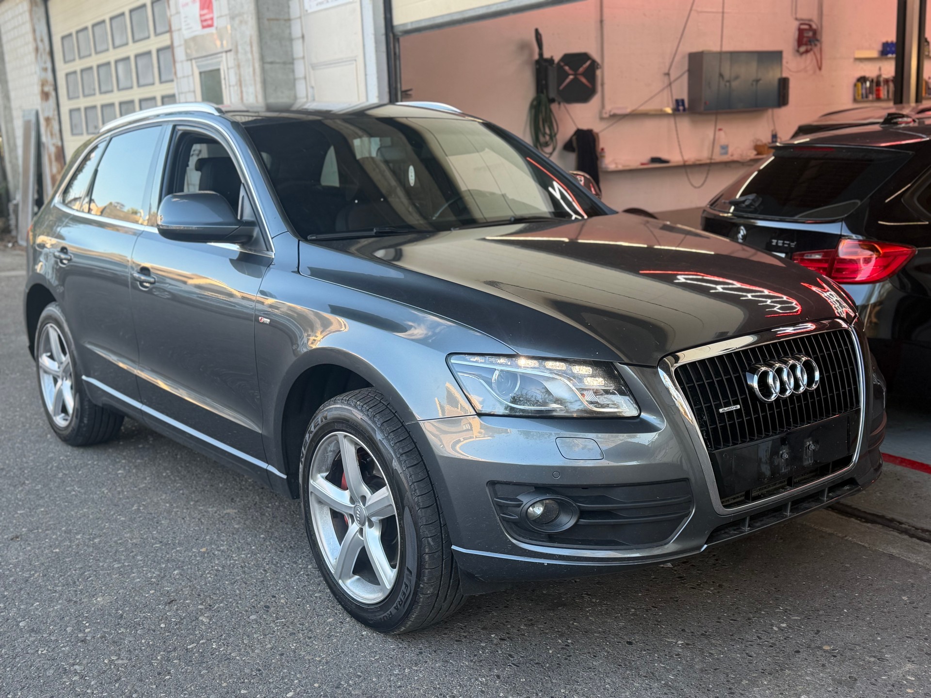 AUDI Q5 3.0 TDI quattro S-tronic-image-2