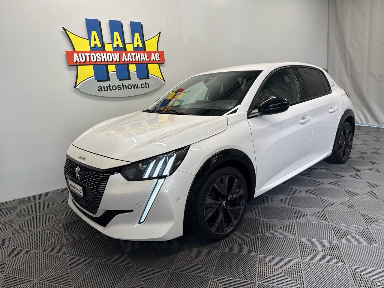 PEUGEOT 208 1.2 PureTech GT EAT8-image-0