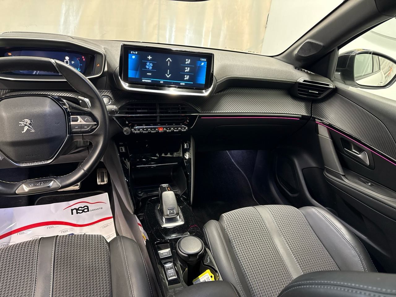 PEUGEOT 208 1.2 PureTech GT EAT8-image-4