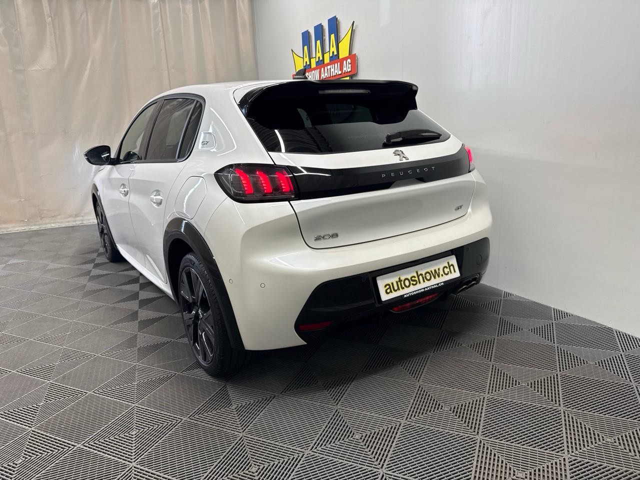 PEUGEOT 208 1.2 PureTech GT EAT8-image-11