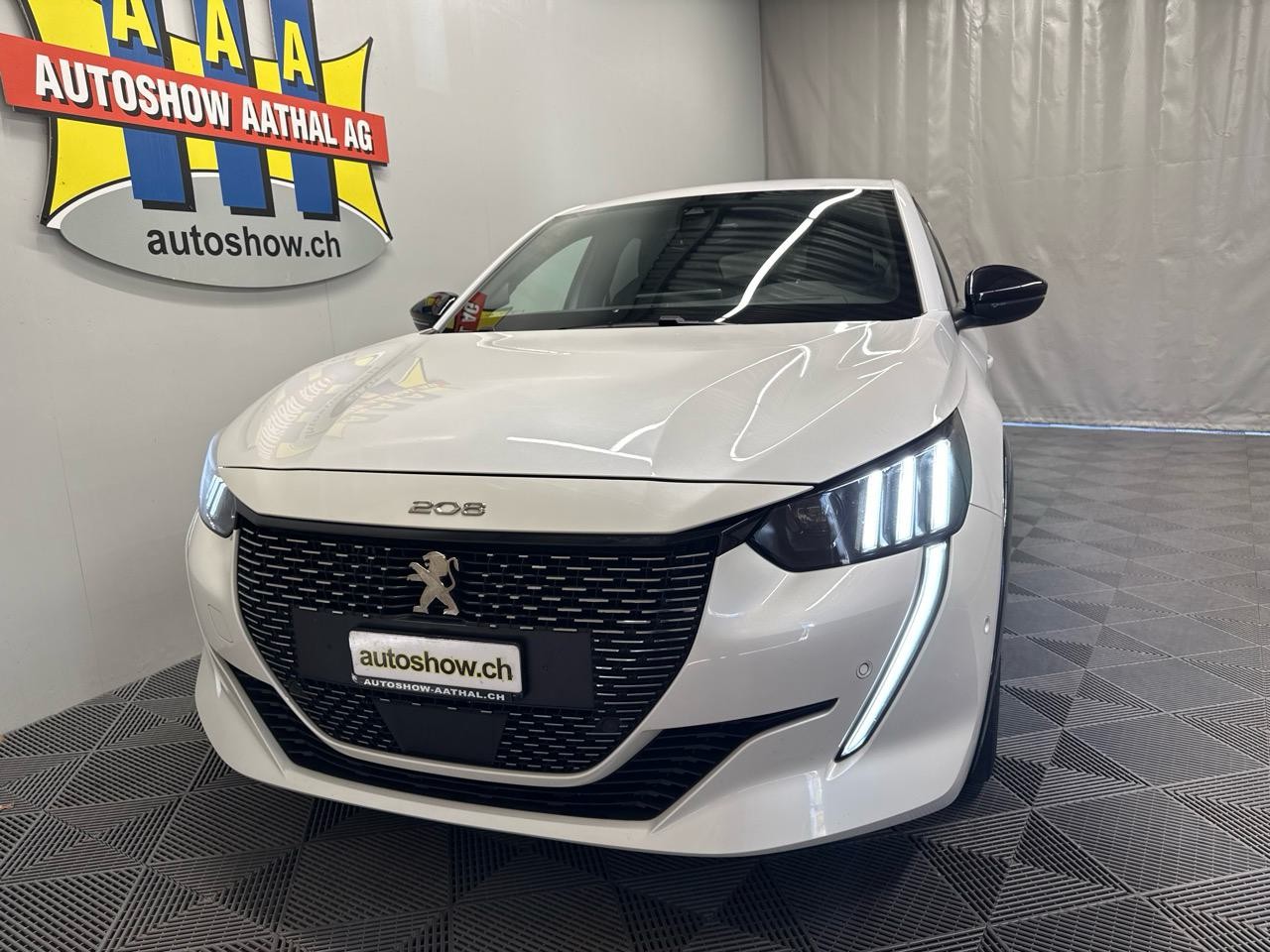PEUGEOT 208 1.2 PureTech GT EAT8-image-13