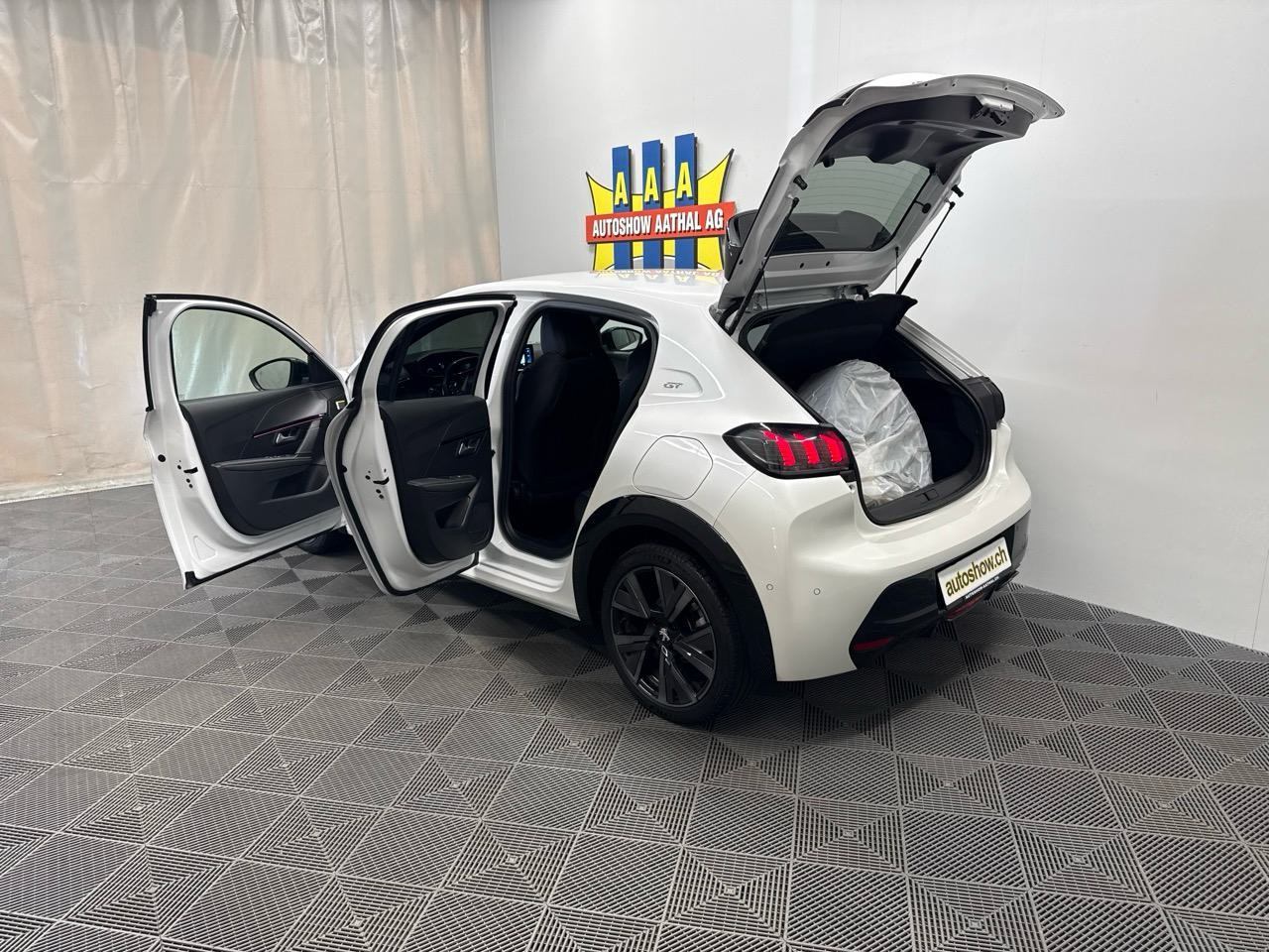 PEUGEOT 208 1.2 PureTech GT EAT8-image-10