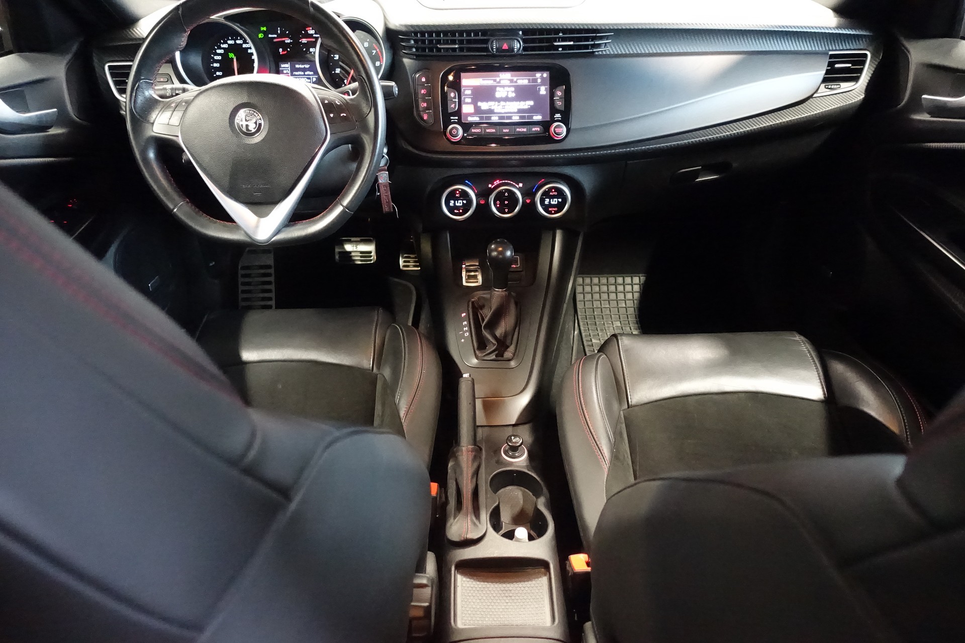 ALFA ROMEO Giulietta 1750 TBi Veloce TCT-image-11