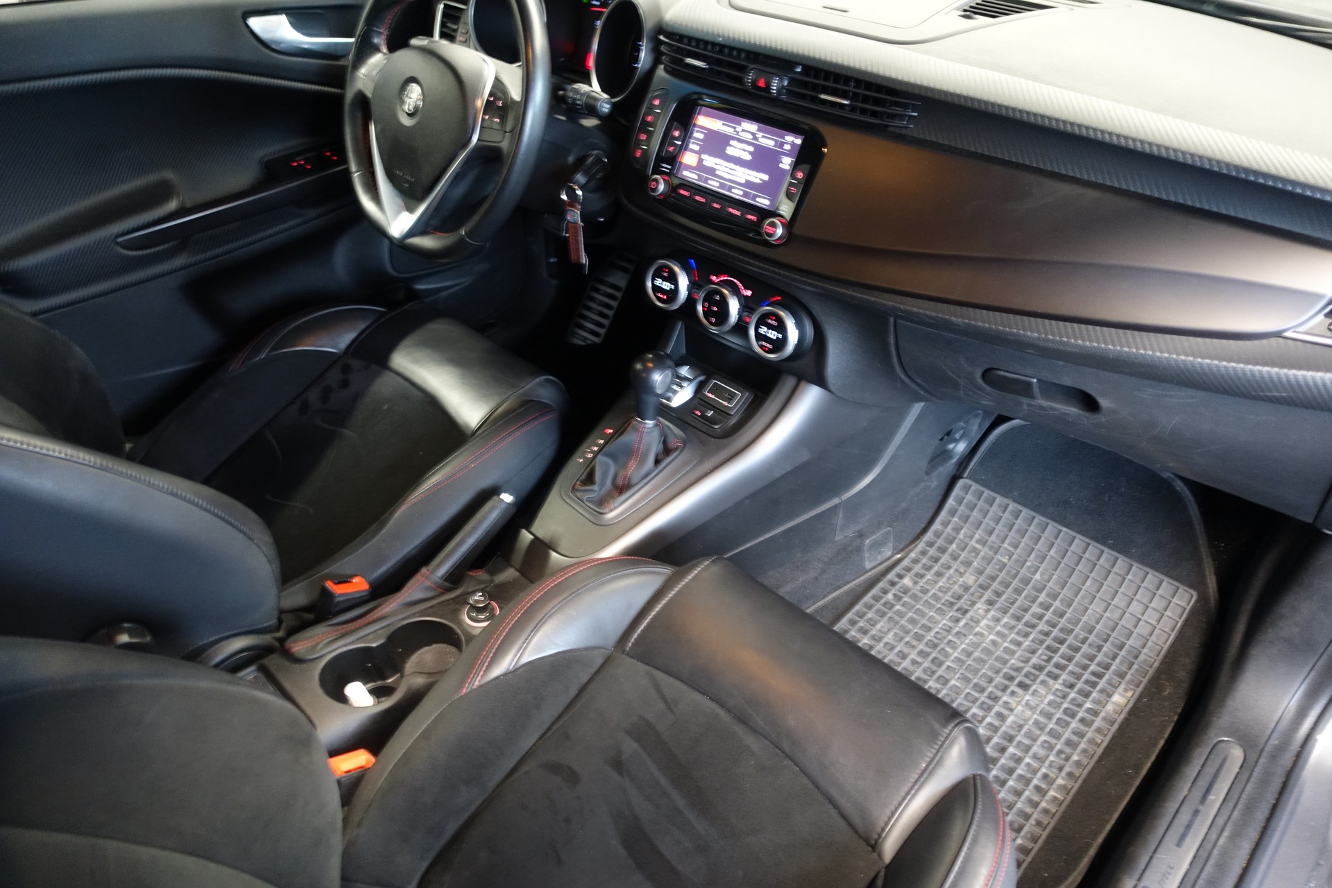 ALFA ROMEO Giulietta 1750 TBi Veloce TCT-image-10