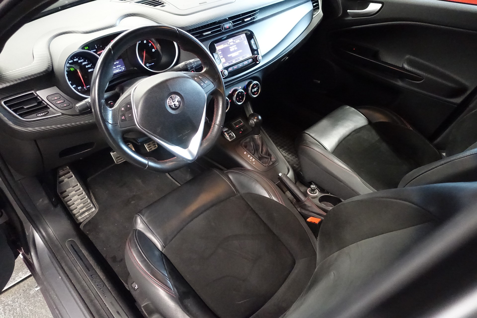 ALFA ROMEO Giulietta 1750 TBi Veloce TCT-image-8
