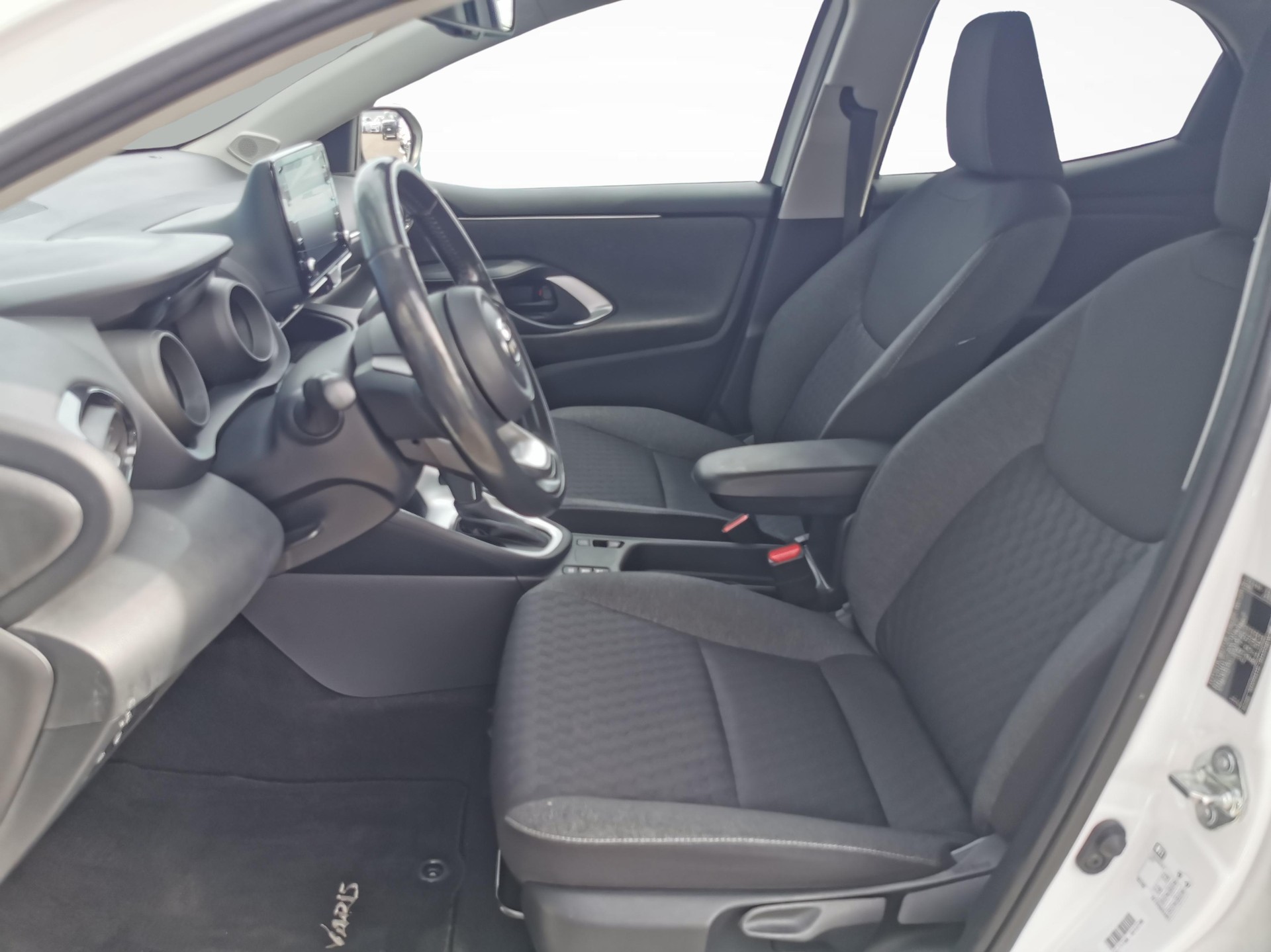 TOYOTA Yaris 1.5 VVT-i HSD Trend-image-1