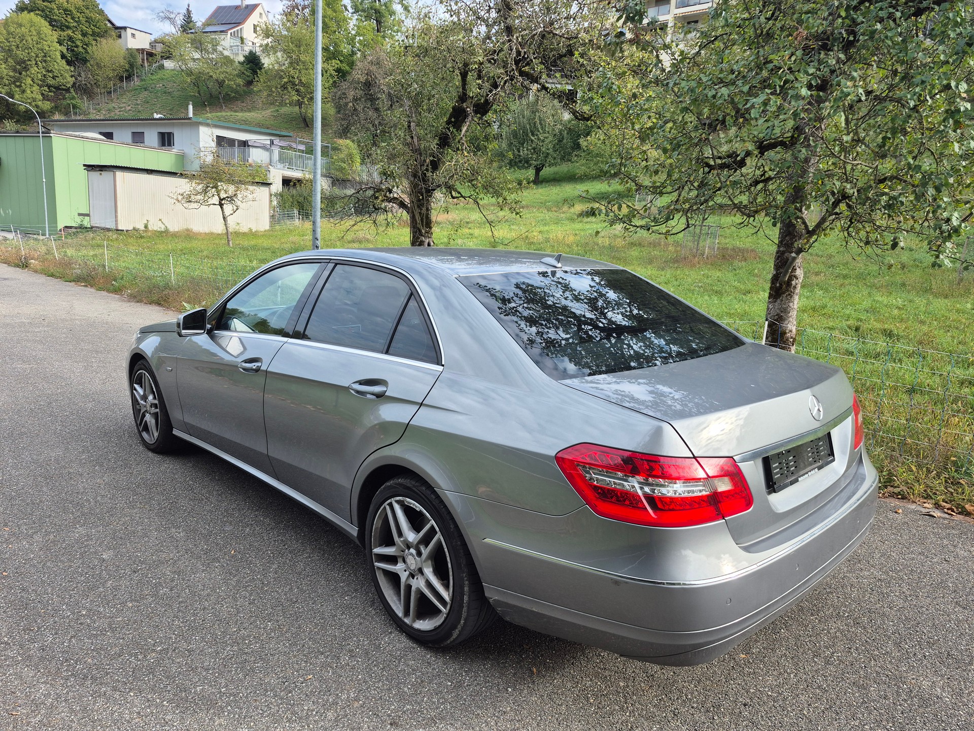 MERCEDES-BENZ E 220 CDI BlueEfficiency Avantgarde Automatic-image-4