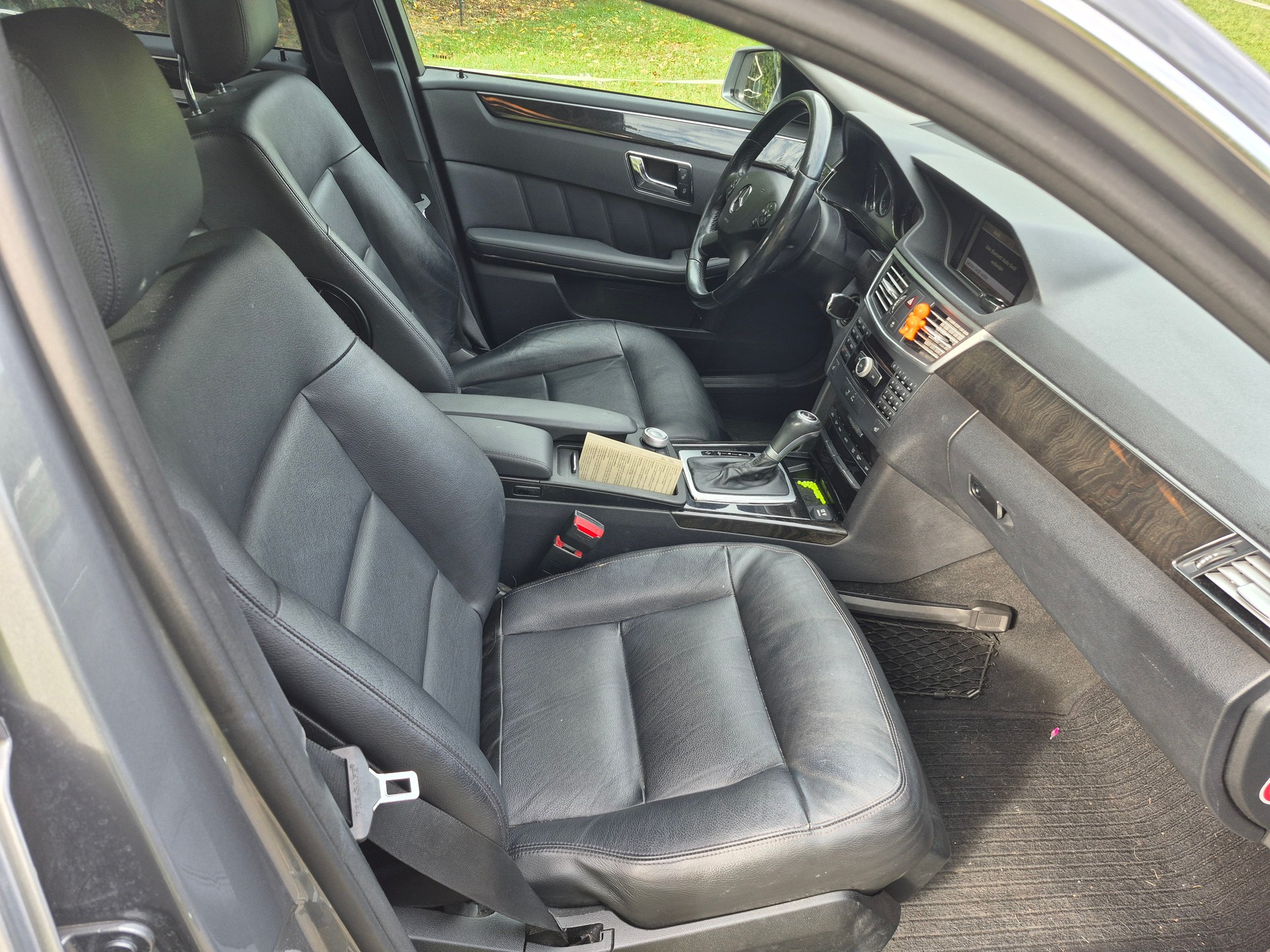 MERCEDES-BENZ E 220 CDI BlueEfficiency Avantgarde Automatic-image-5