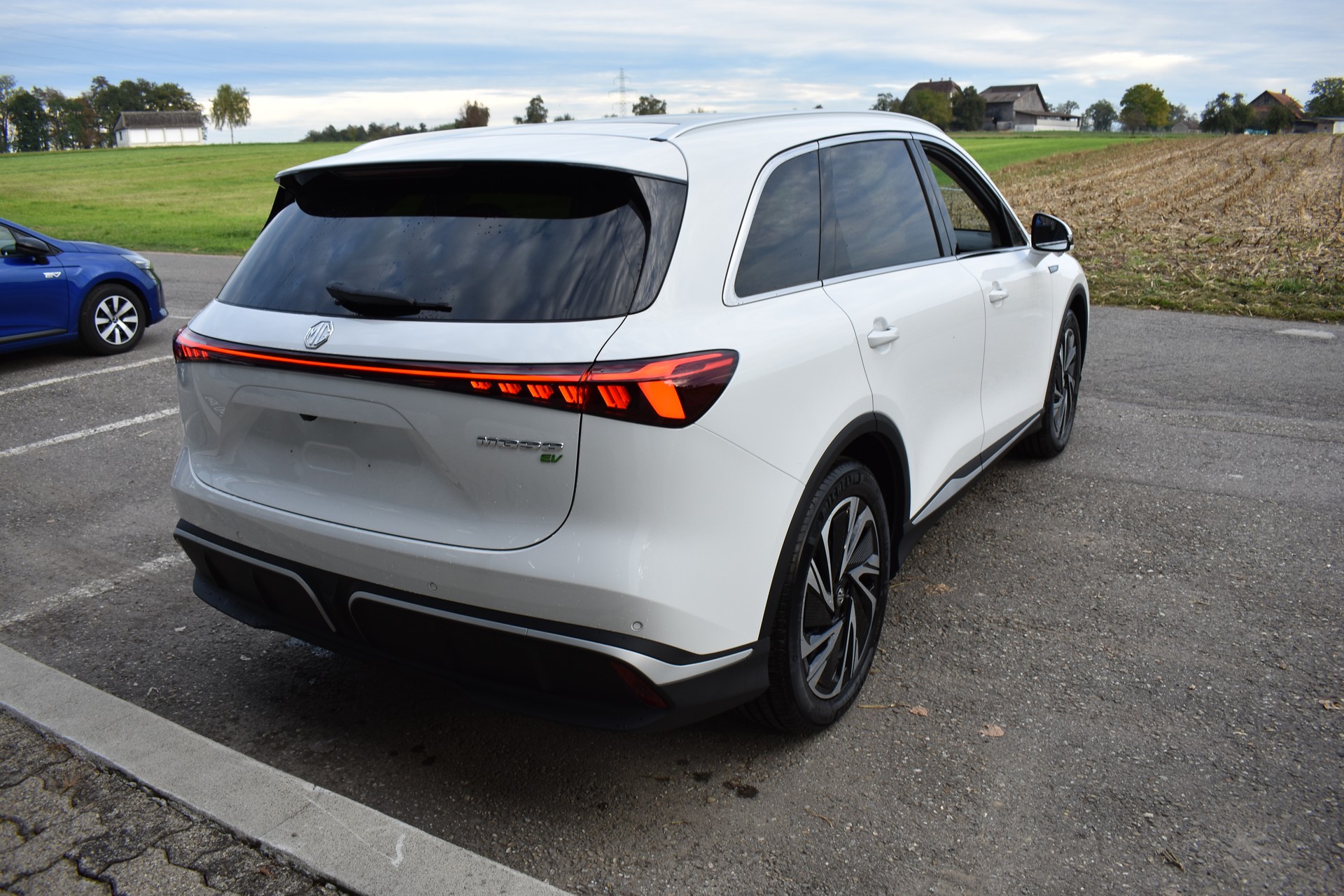 MG S6 EV 77kWh Luxury AWD-image-7