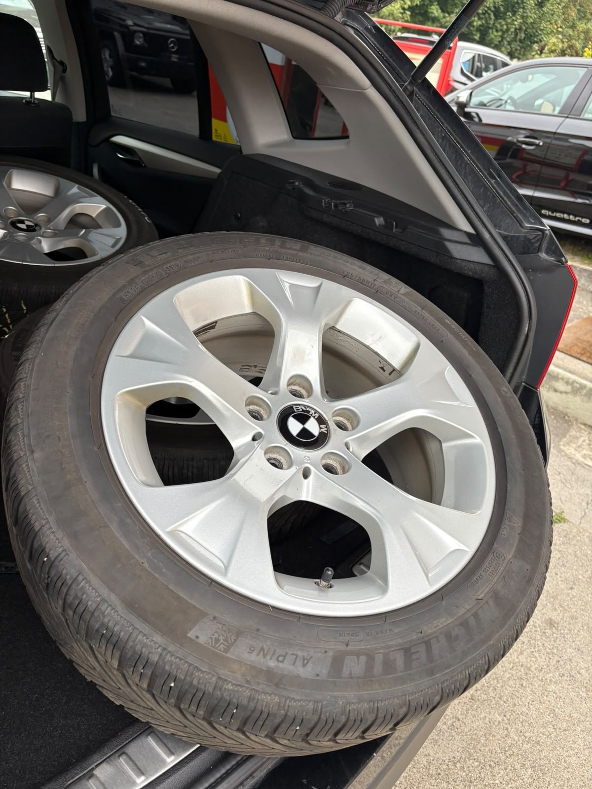 BMW X1 xDrive 18d-image-13