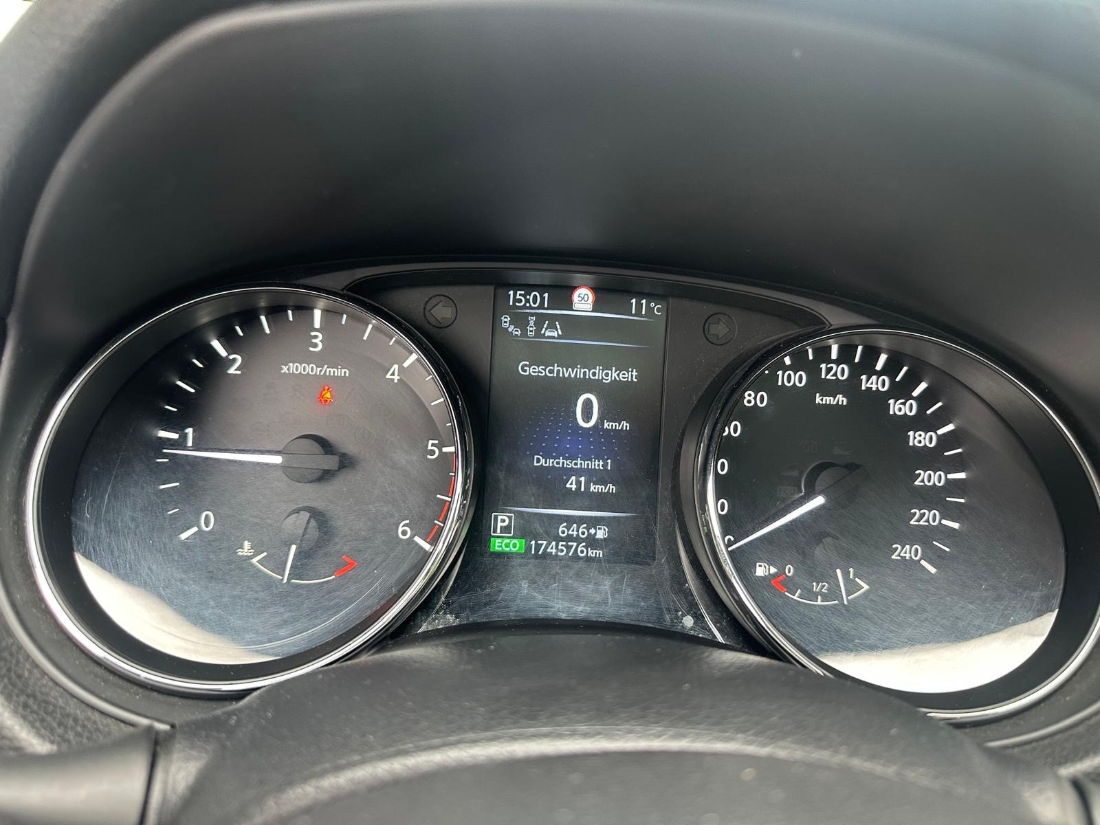NISSAN Qashqai 1.6 dCi tekna Xtronic CVT-image-13