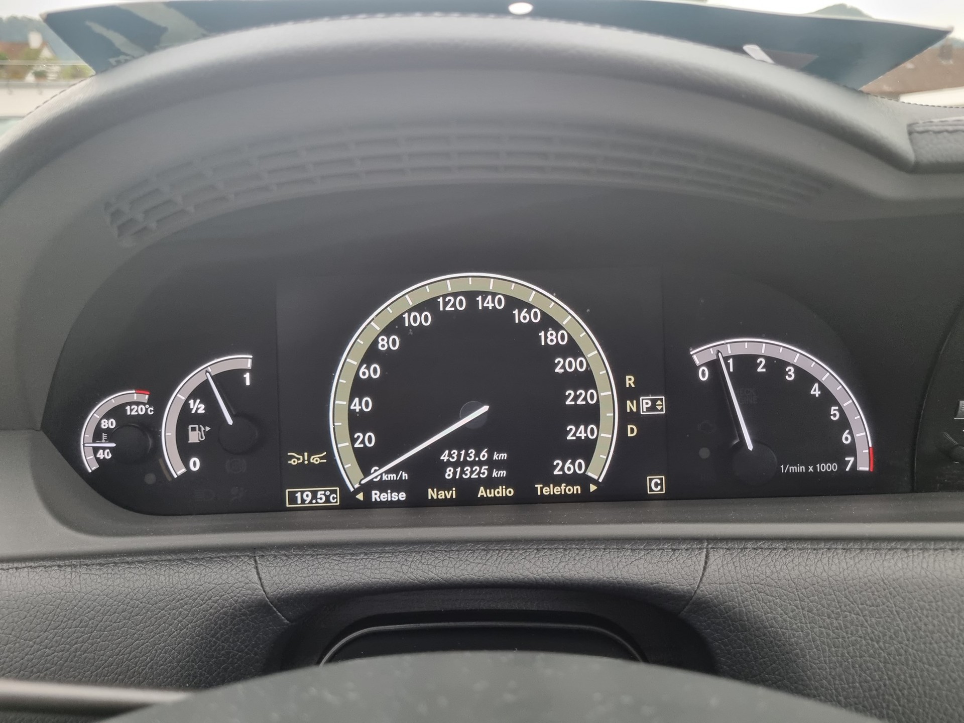 MERCEDES-BENZ CL 550 4Matic 7G-Tronic-image-16