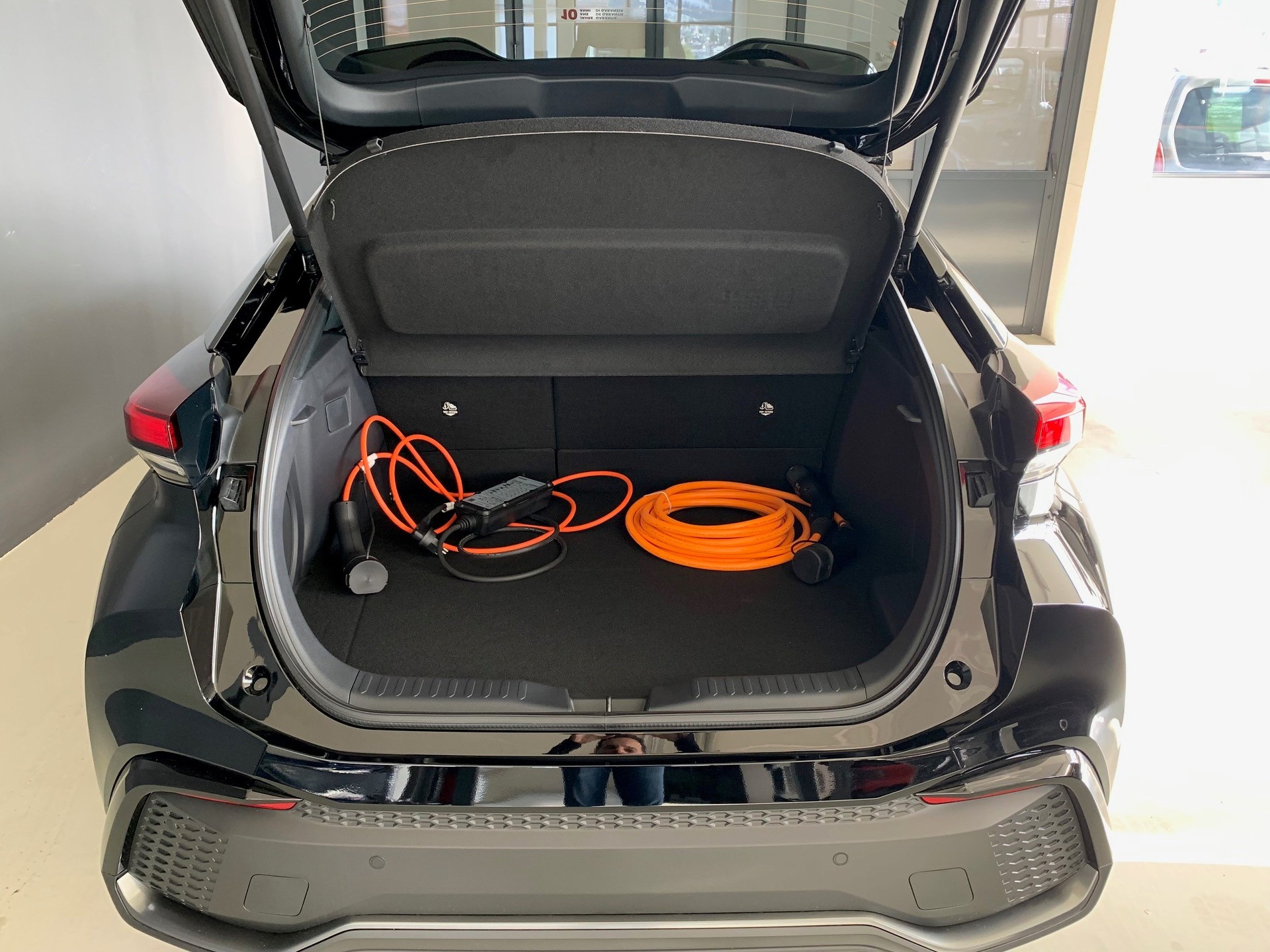 TOYOTA C-HR 2.0 PHEV GR Sport Premiere-image-6