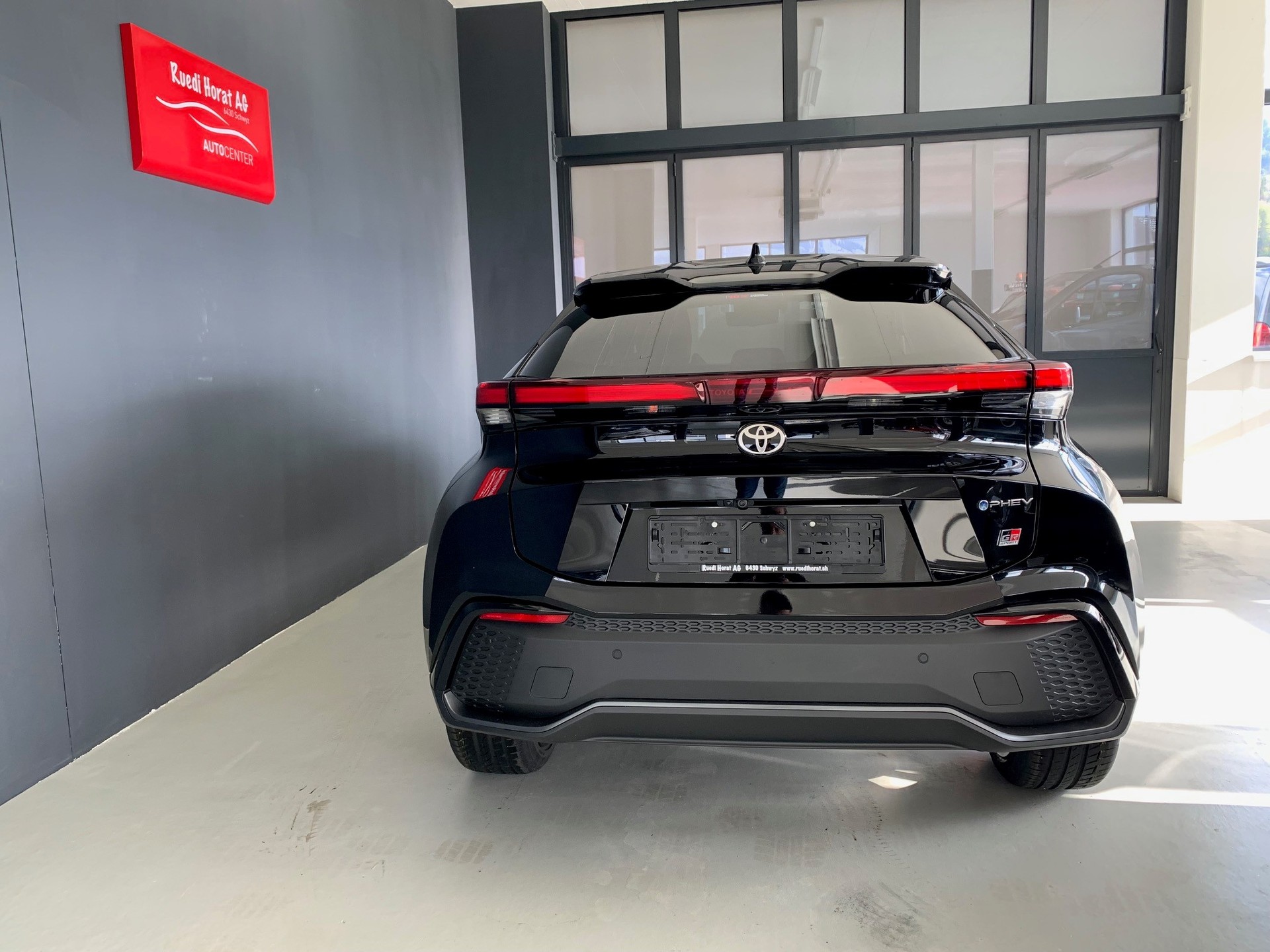 TOYOTA C-HR 2.0 PHEV GR Sport Premiere-image-5