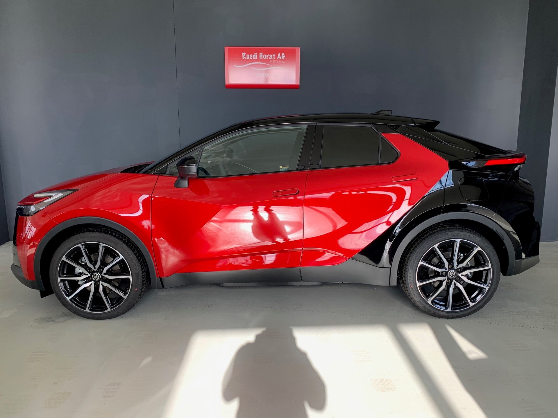 TOYOTA C-HR 2.0 PHEV GR Sport Premiere-image-1