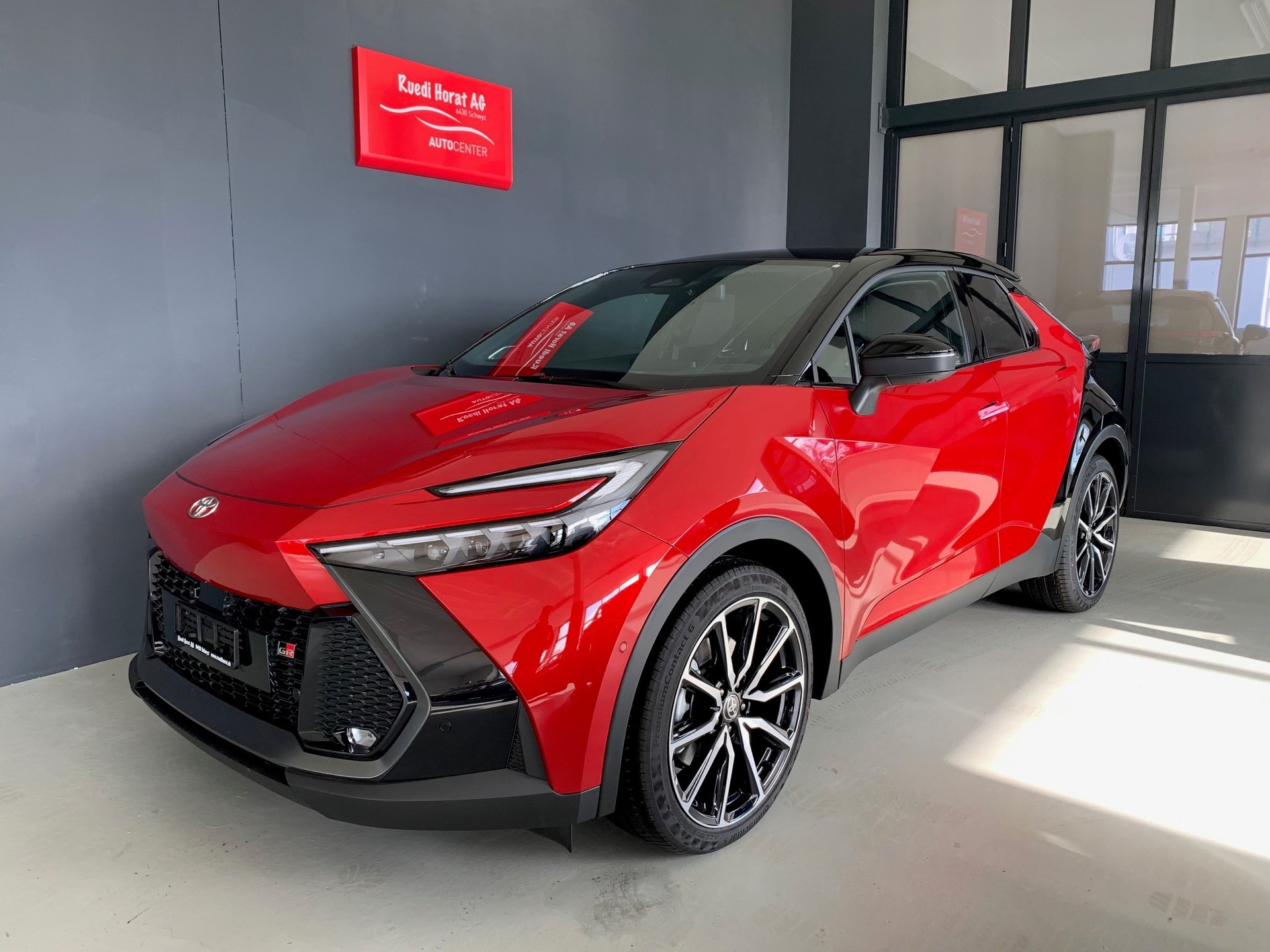 TOYOTA C-HR 2.0 PHEV GR Sport Premiere-image-0
