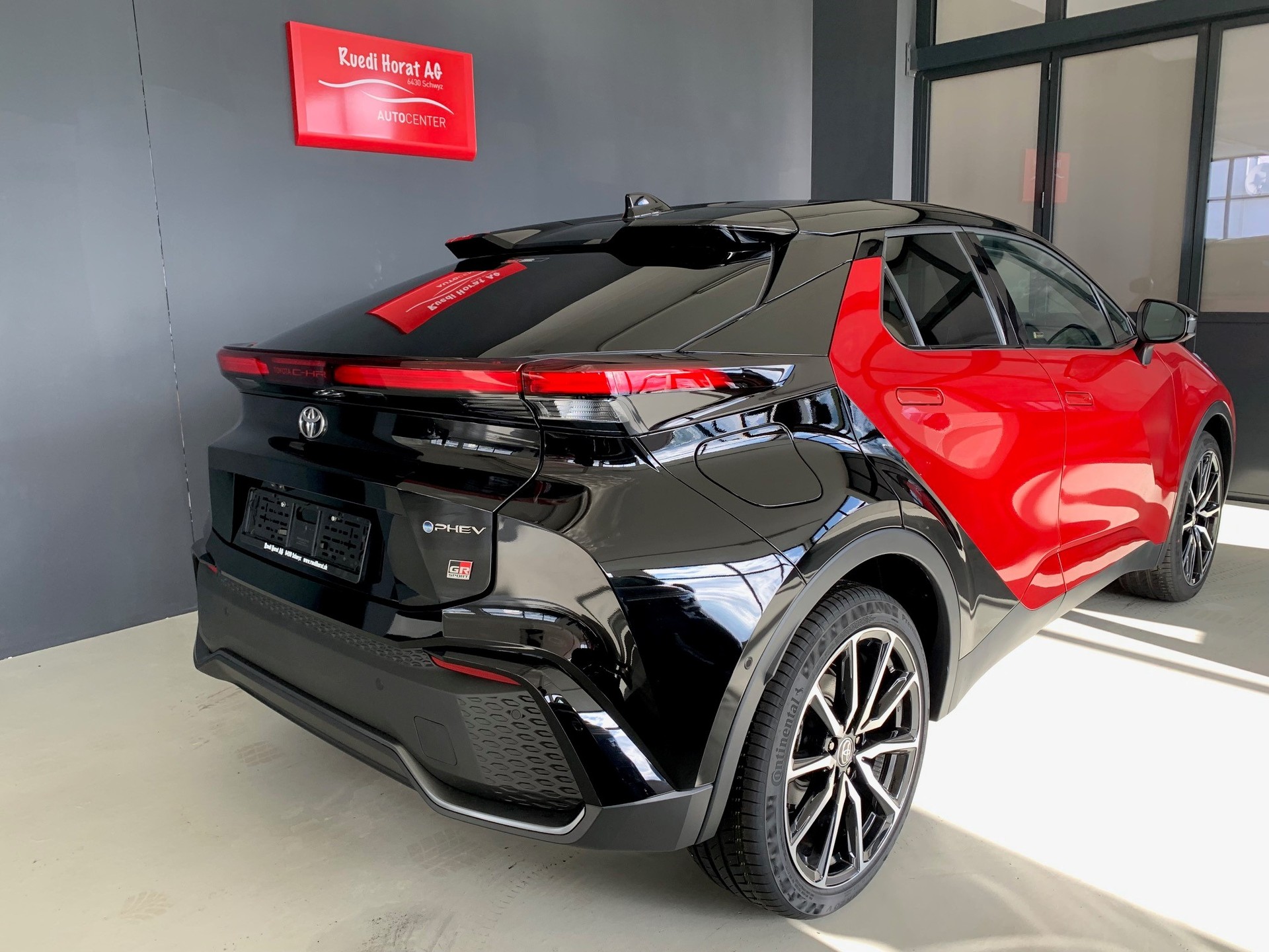 TOYOTA C-HR 2.0 PHEV GR Sport Premiere-image-3