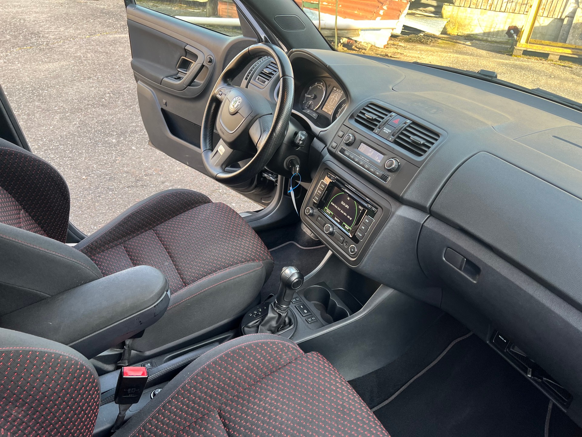 SKODA Fabia 1.4 TSI RS DSG-image-9