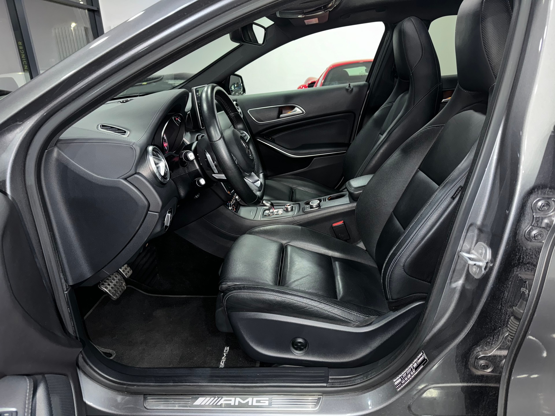 MERCEDES-BENZ GLA 45 AMG 4Matic 7G-DCT-image-9