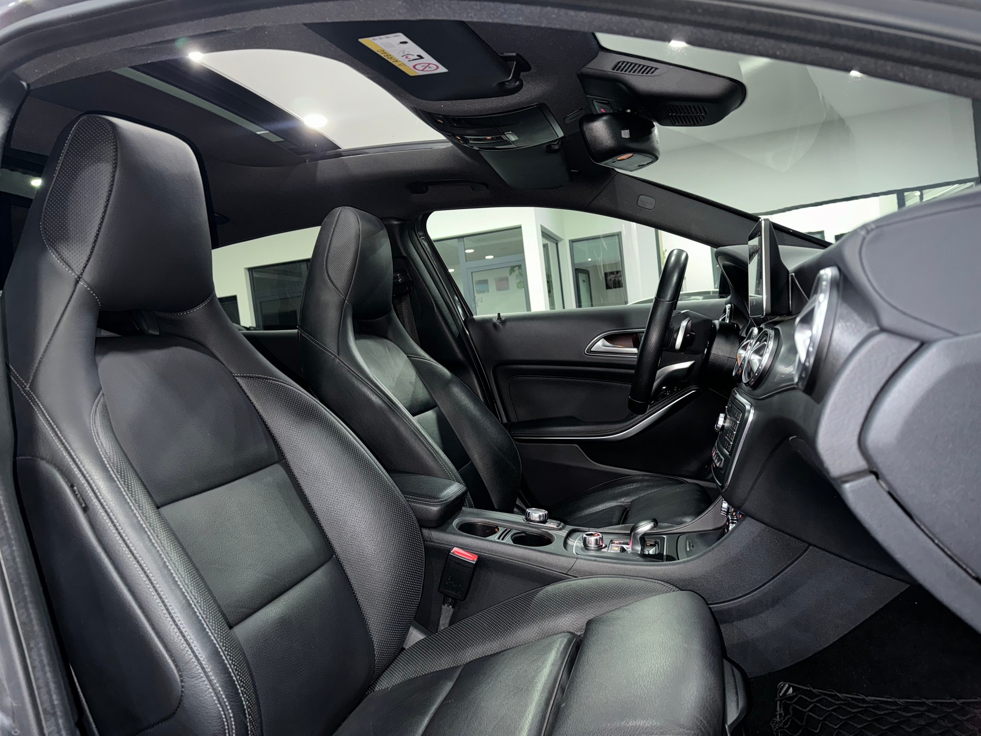 MERCEDES-BENZ GLA 45 AMG 4Matic 7G-DCT-image-10