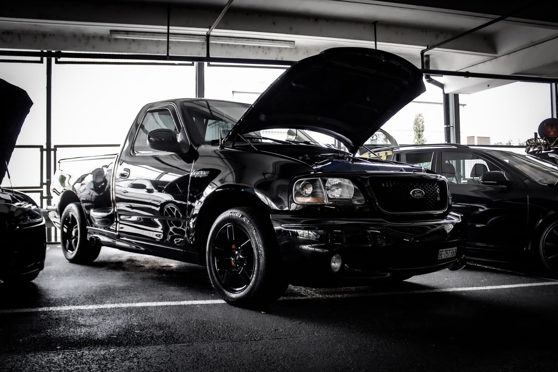 FORD F-150 Lightning SVT-image-7
