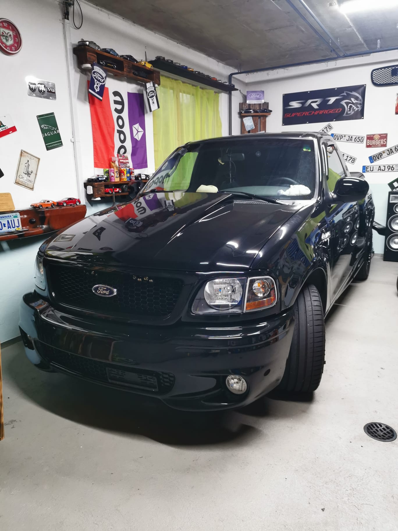 FORD F-150 Lightning SVT-image-6