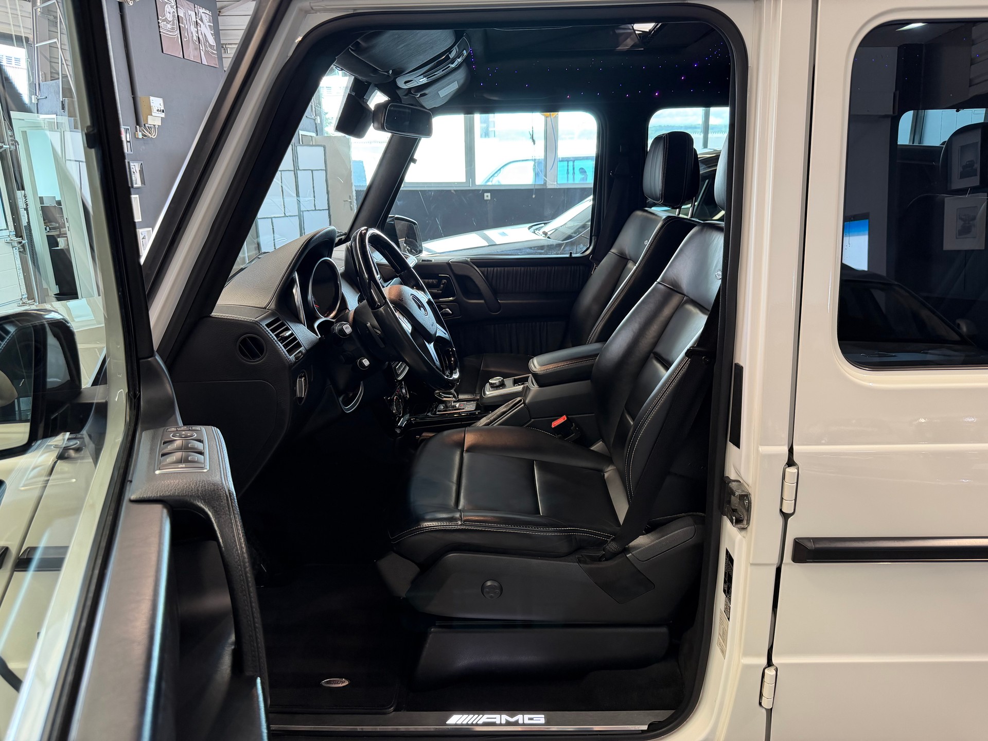 MERCEDES-BENZ G 63 AMG Automatic-image-10