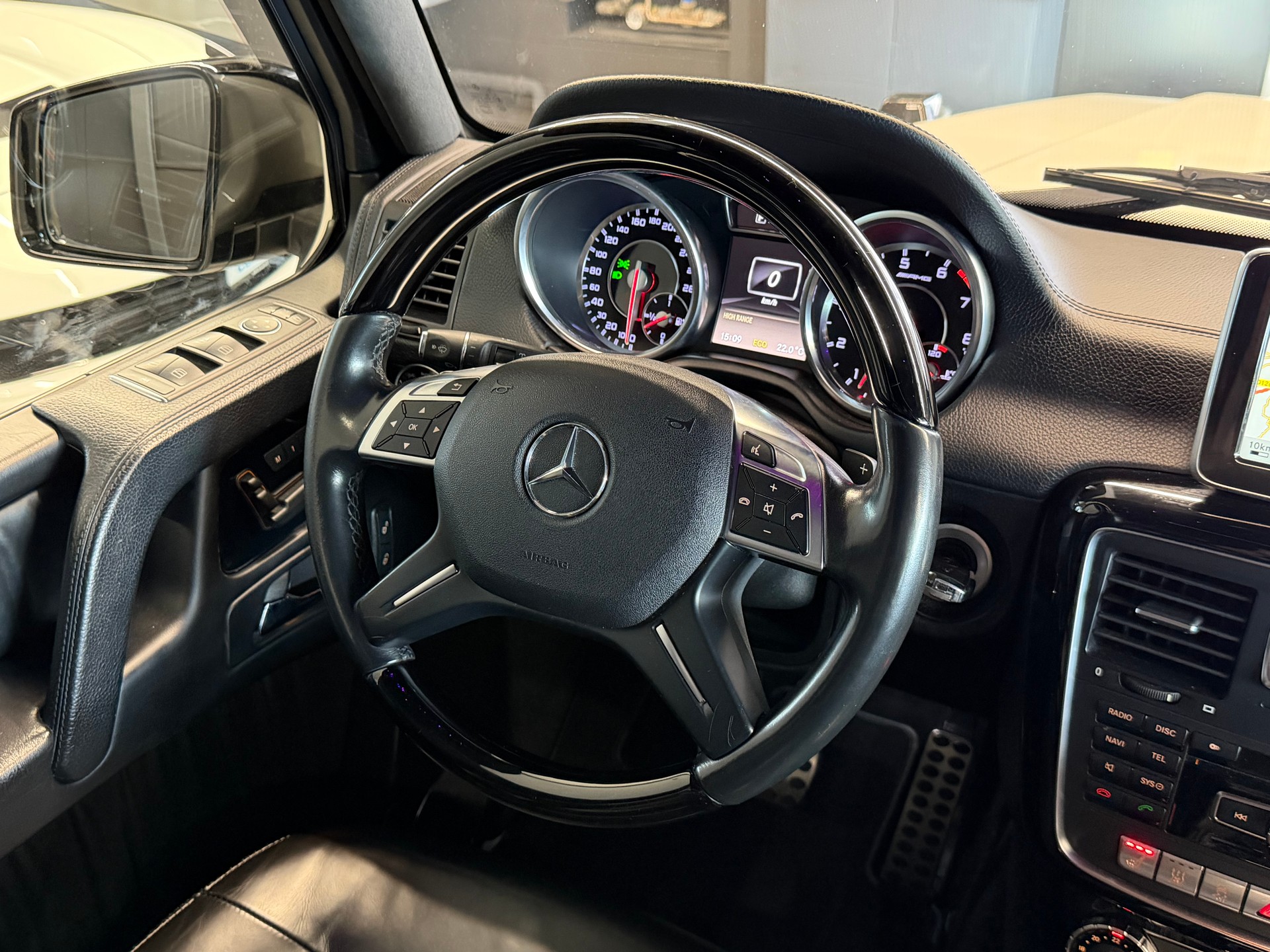 MERCEDES-BENZ G 63 AMG Automatic-image-22