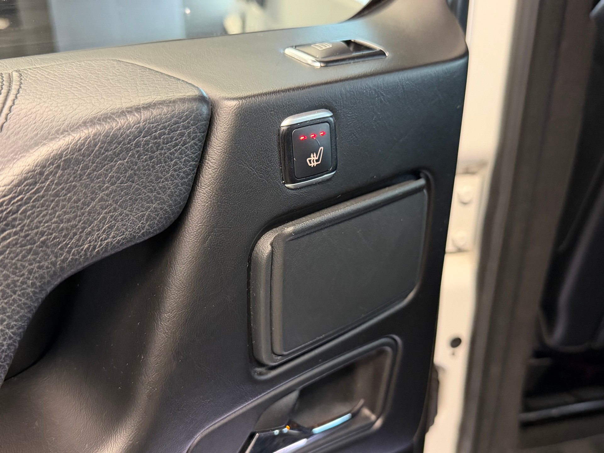 MERCEDES-BENZ G 63 AMG Automatic-image-27