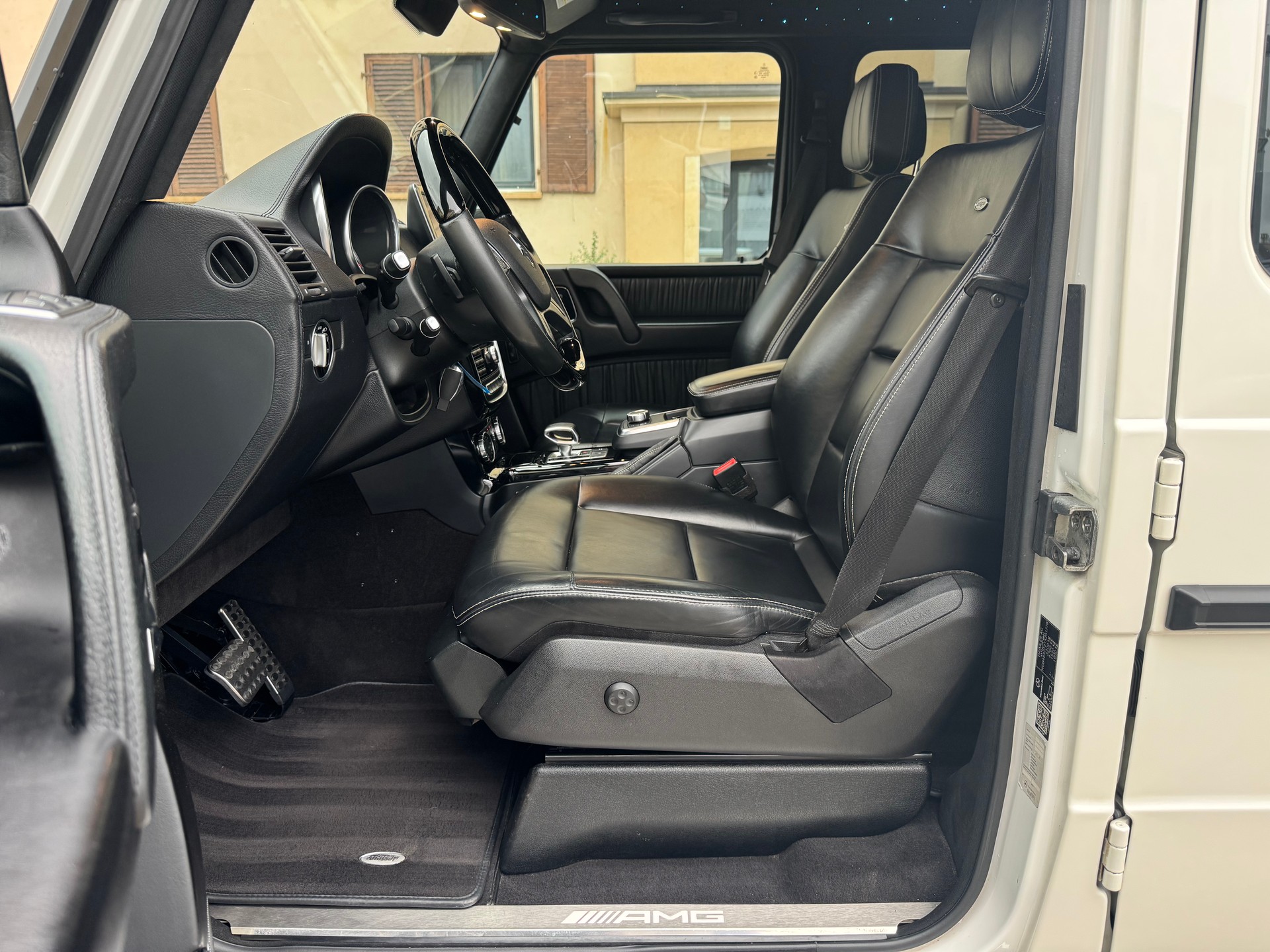 MERCEDES-BENZ G 63 AMG Automatic-image-8