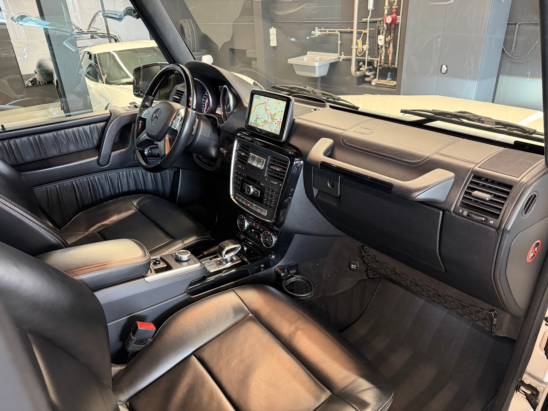 MERCEDES-BENZ G 63 AMG Automatic-image-13