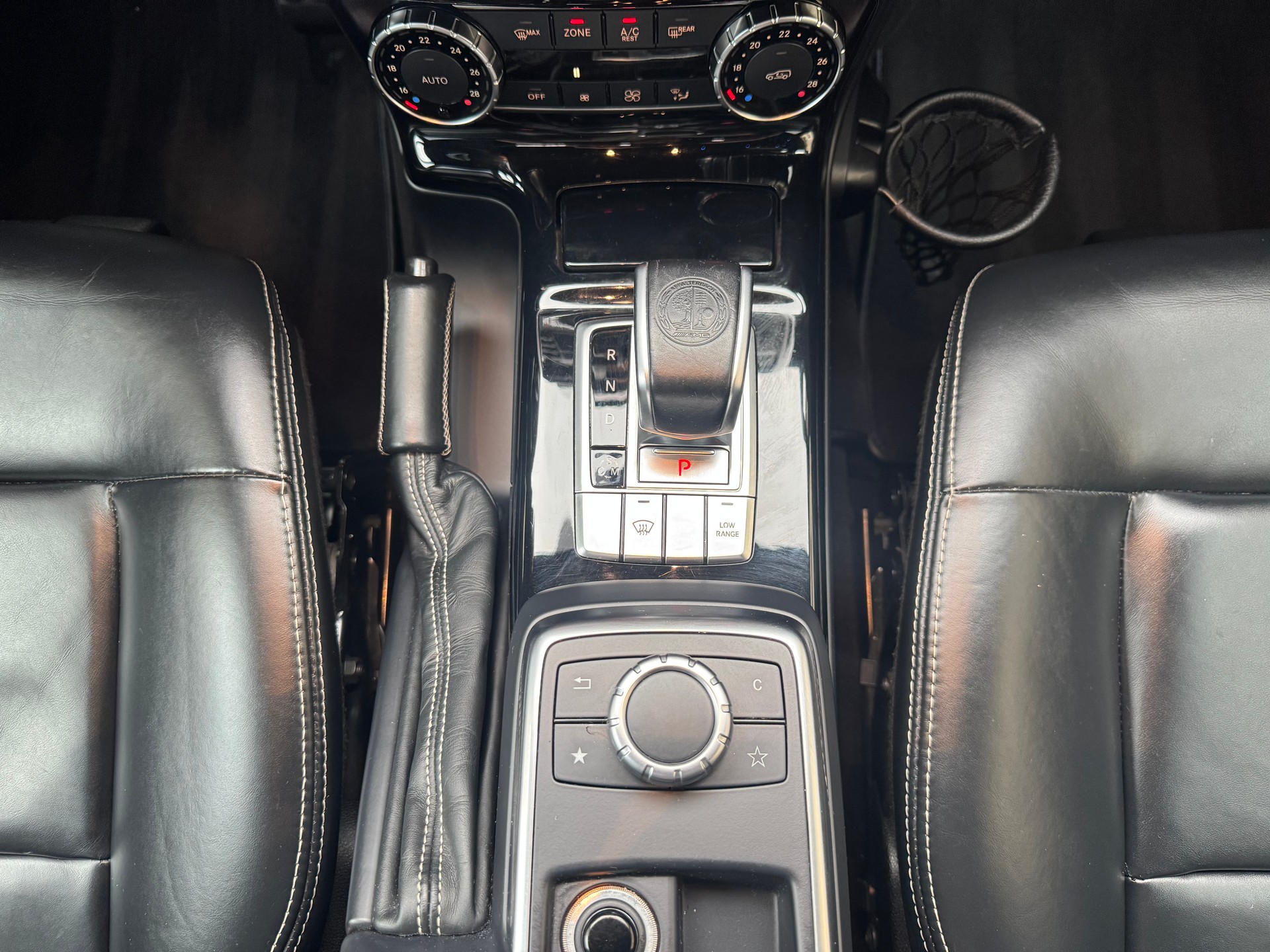 MERCEDES-BENZ G 63 AMG Automatic-image-17