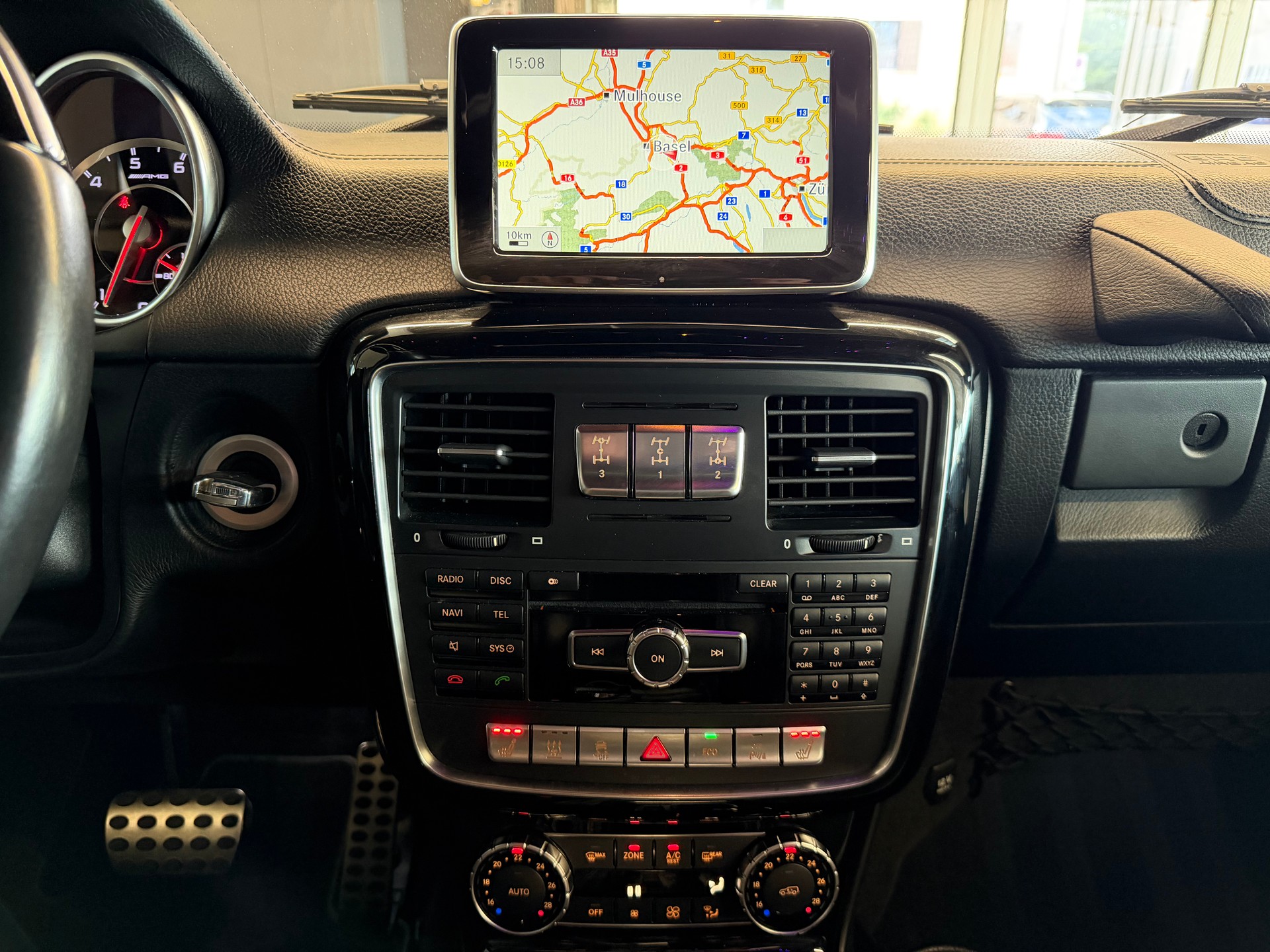 MERCEDES-BENZ G 63 AMG Automatic-image-19