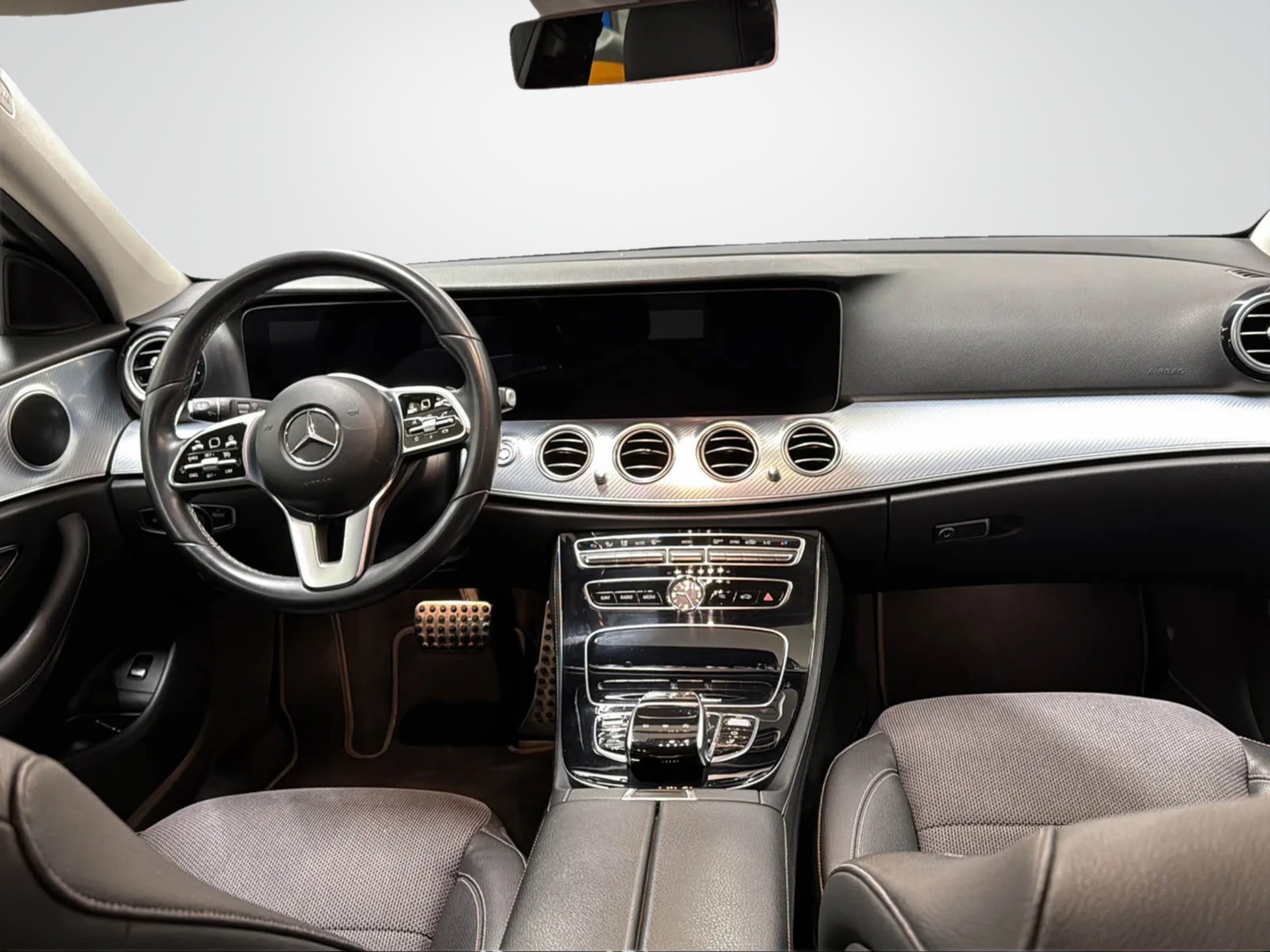 MERCEDES-BENZ E 220 d 4Matic 9G-Tronic *Ab MFK*Service*4x4*-image-7