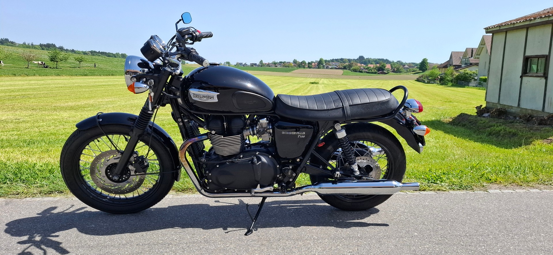 TRIUMPH Bonneville 900 i T 100-image-1