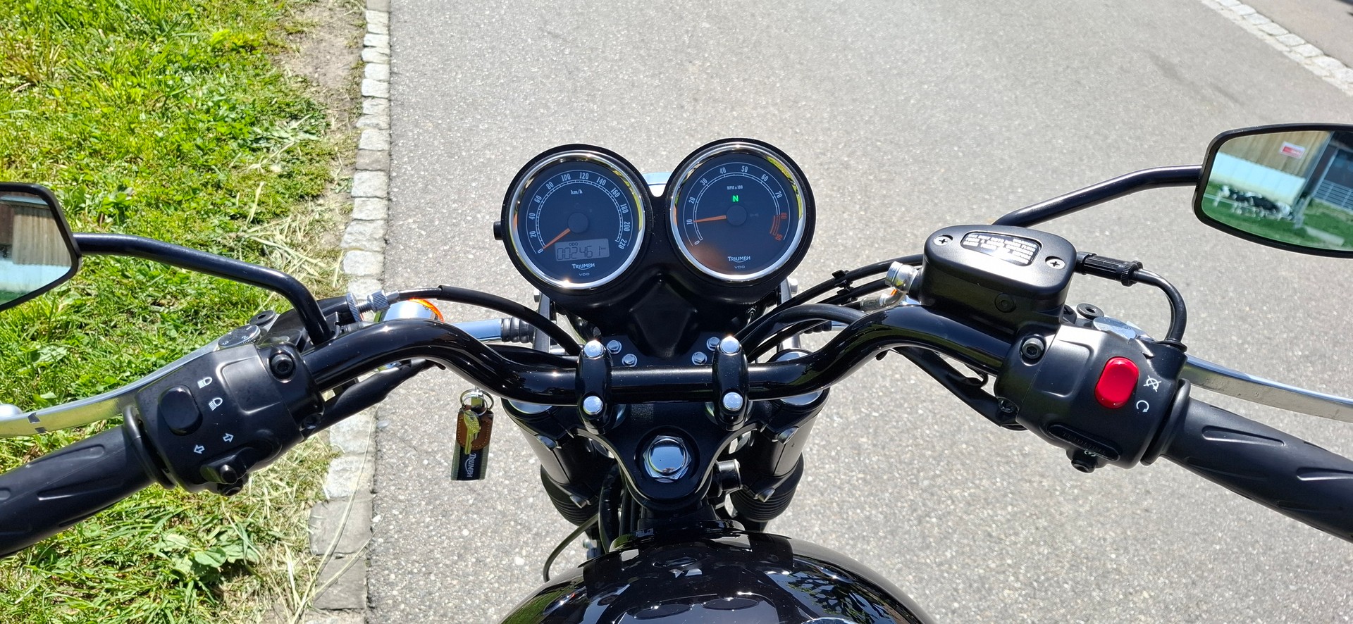 TRIUMPH Bonneville 900 i T 100-image-10