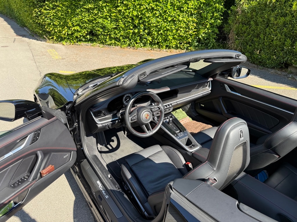 PORSCHE 911 Turbo S Cabriolet PDK-image-8